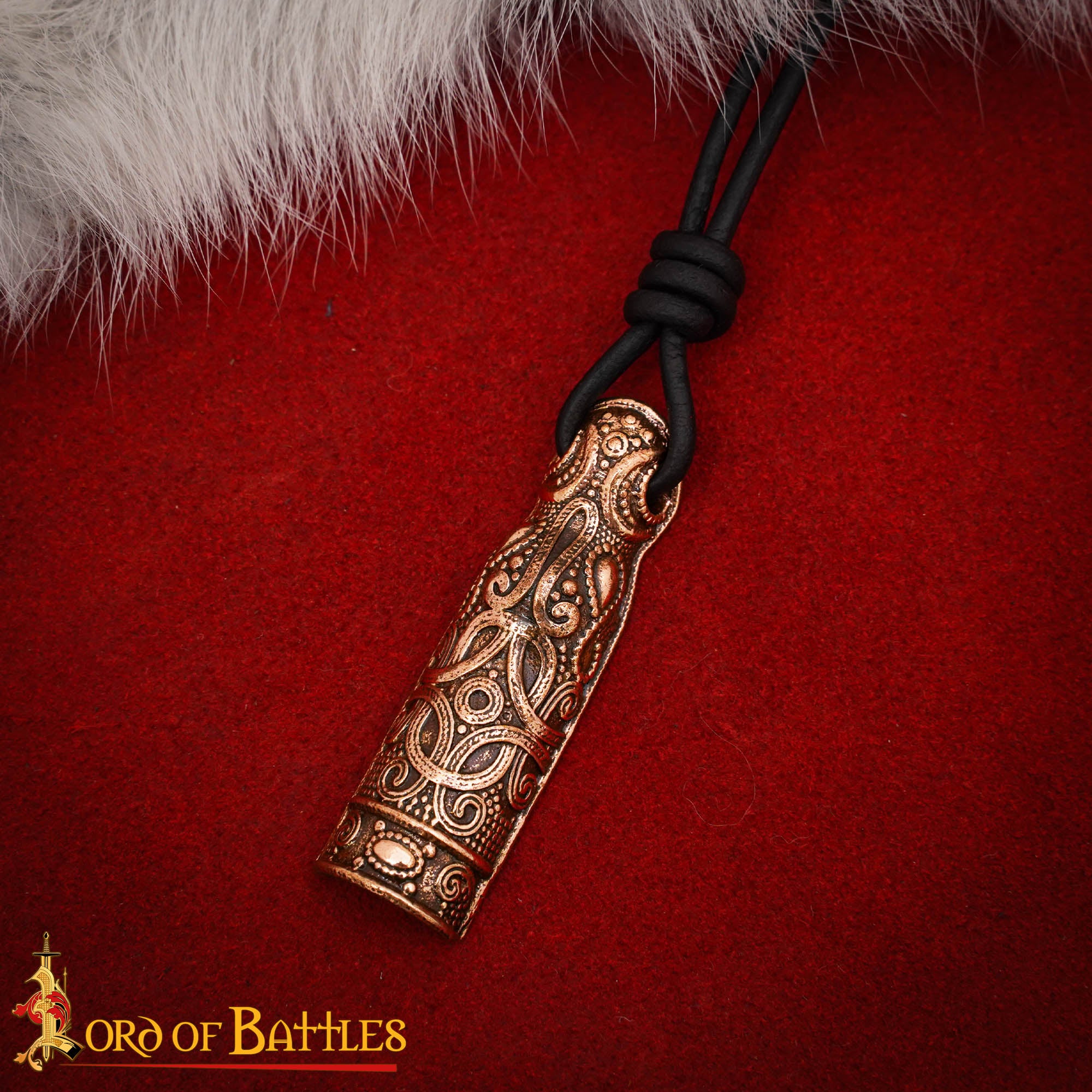 Colgante Amuleto de Bronce Nórdico del Siglo X - Acabado Antiguo con Cordón de Cuero - Imagen 1