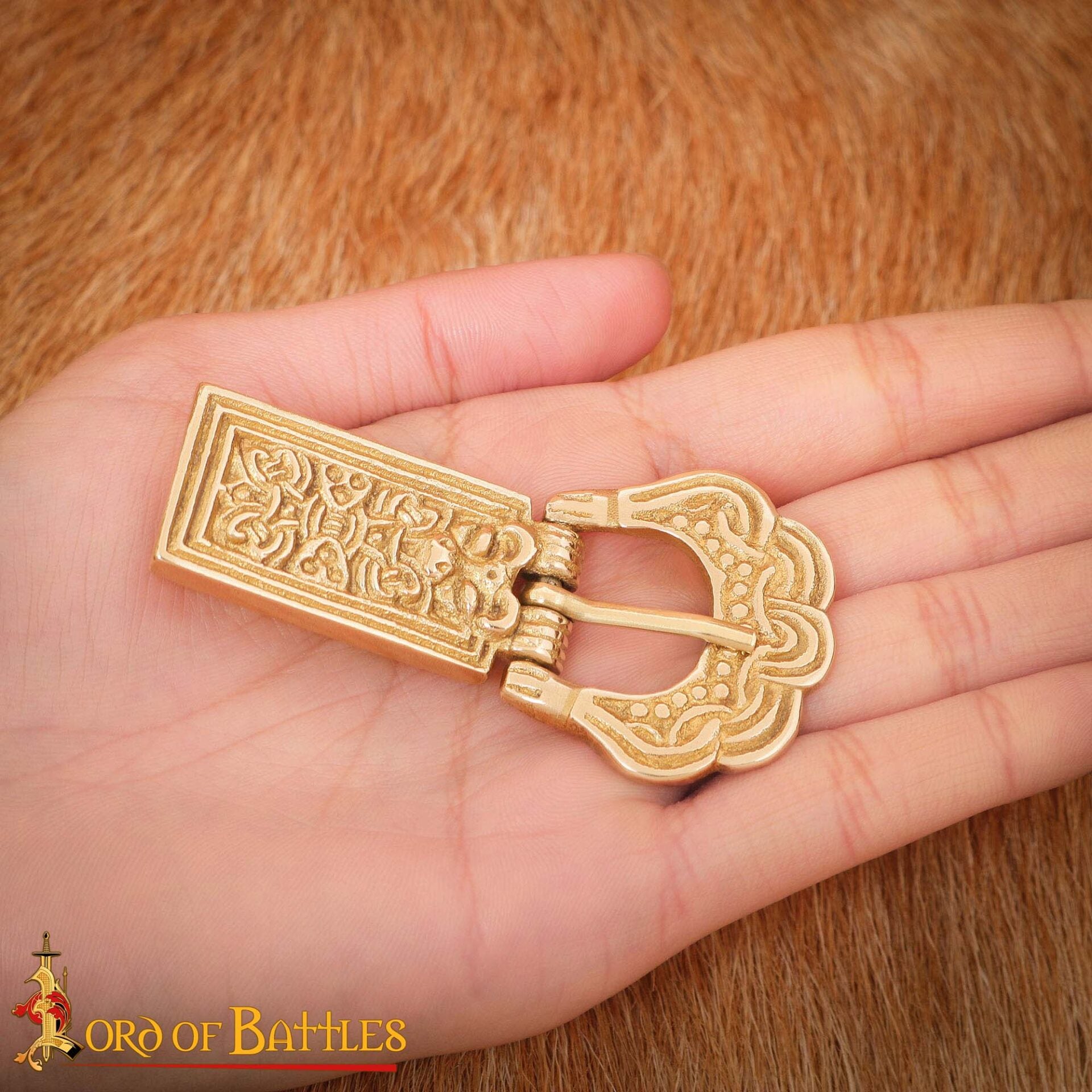 Hebilla Medieval de Latón para Cinturón - Accesorio Histórico Grabado - Latón Macizo - Imagen 1