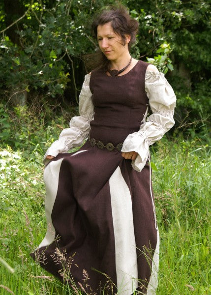 Imagen de 1276500500 Vestido Medieval Finna parte de nuestra colección en Espadas y más, sitio oficial.