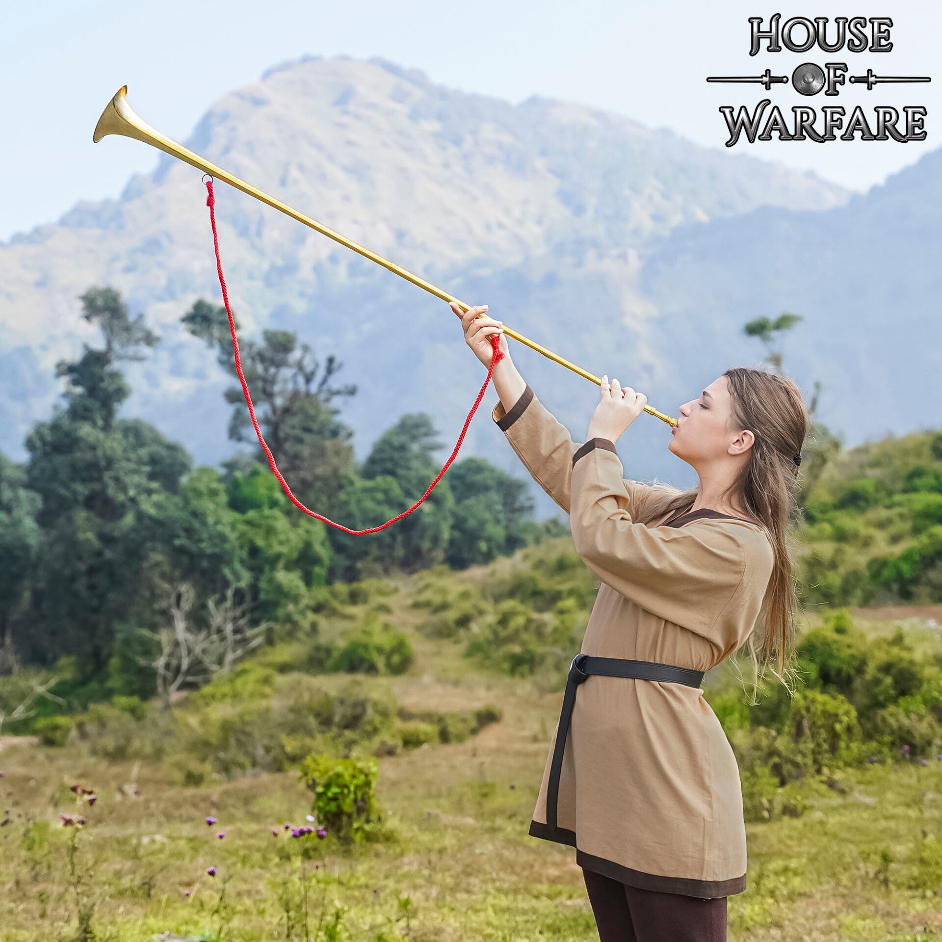 Trompeta Heráldica Medieval de Latón - Corneta Pulida de 50 Pulgadas con Cordón Rojo - Imagen 2