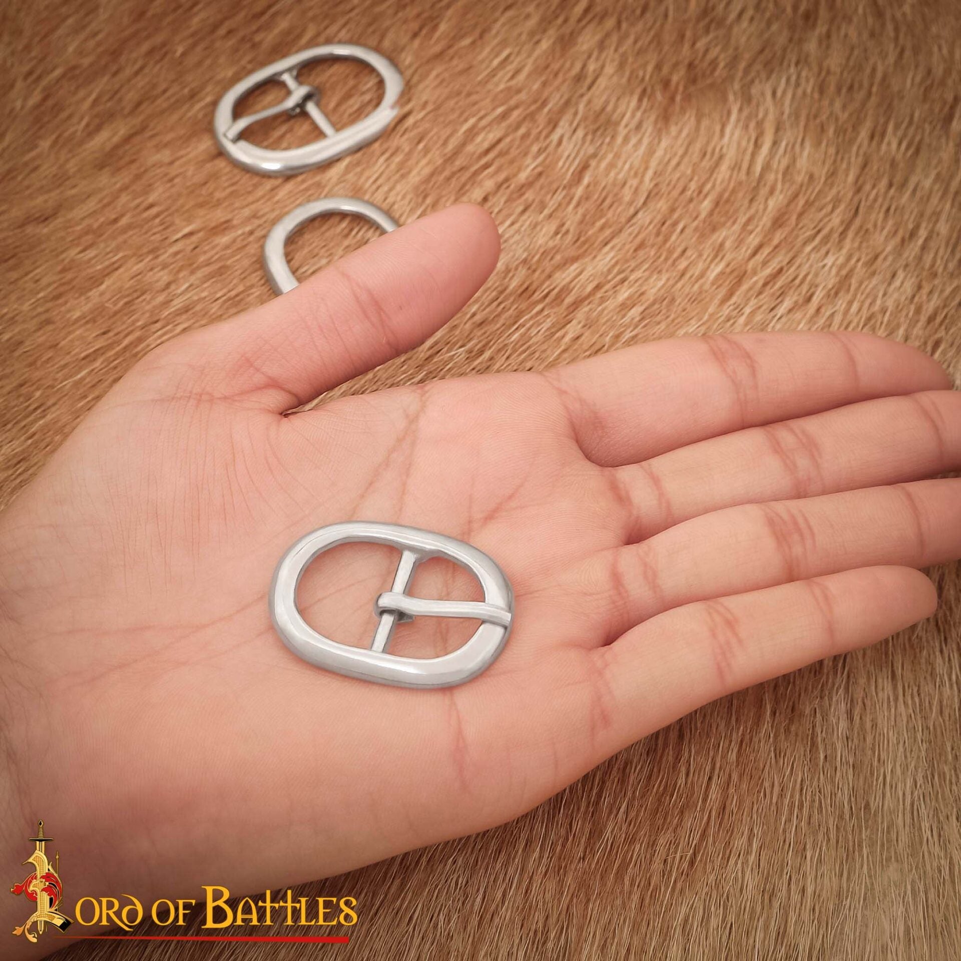 Hebillas Ovaladas Niqueladas de Inspiración Medieval - Juego de 3 Hebillas de Acero Acabadas a Mano - Imagen 6