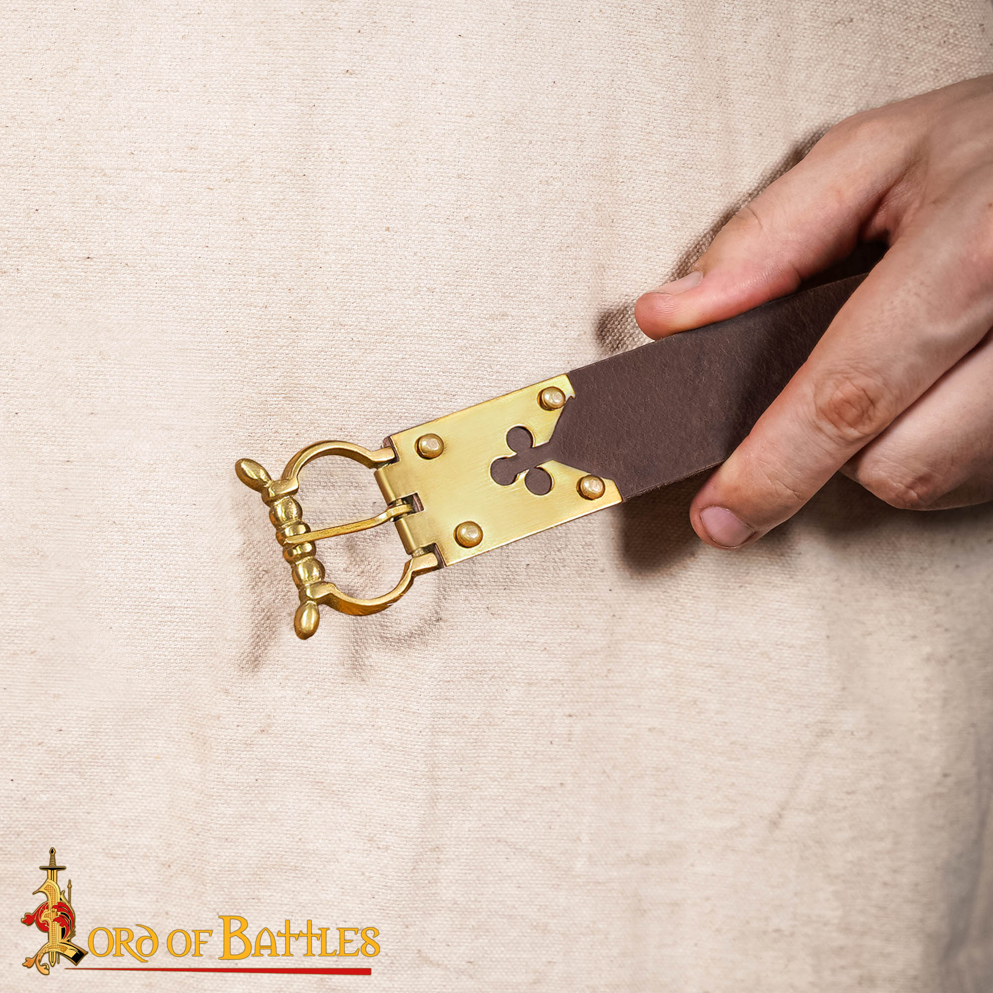 Hebilla de Cinturón de Latón Medieval - Motivo Trébol para Larp y Disfraces Históricos - Imagen 6
