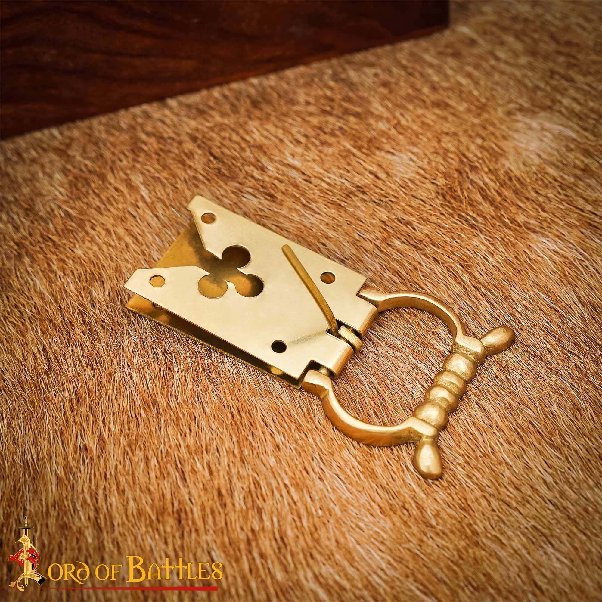 Hebilla de Cinturón de Latón Medieval - Motivo Trébol para Larp y Disfraces Históricos - Imagen 1