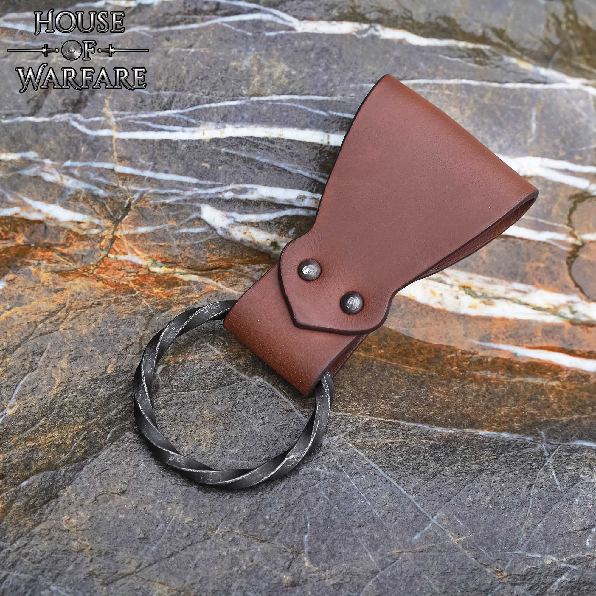 Rana Medieval de Cuero con Anillo de Hierro Torcido Forjado a Mano - Porta Cinturón Marrón para Hachas, Espadas y Herramientas - 6 "x1.5" - Imagen 1