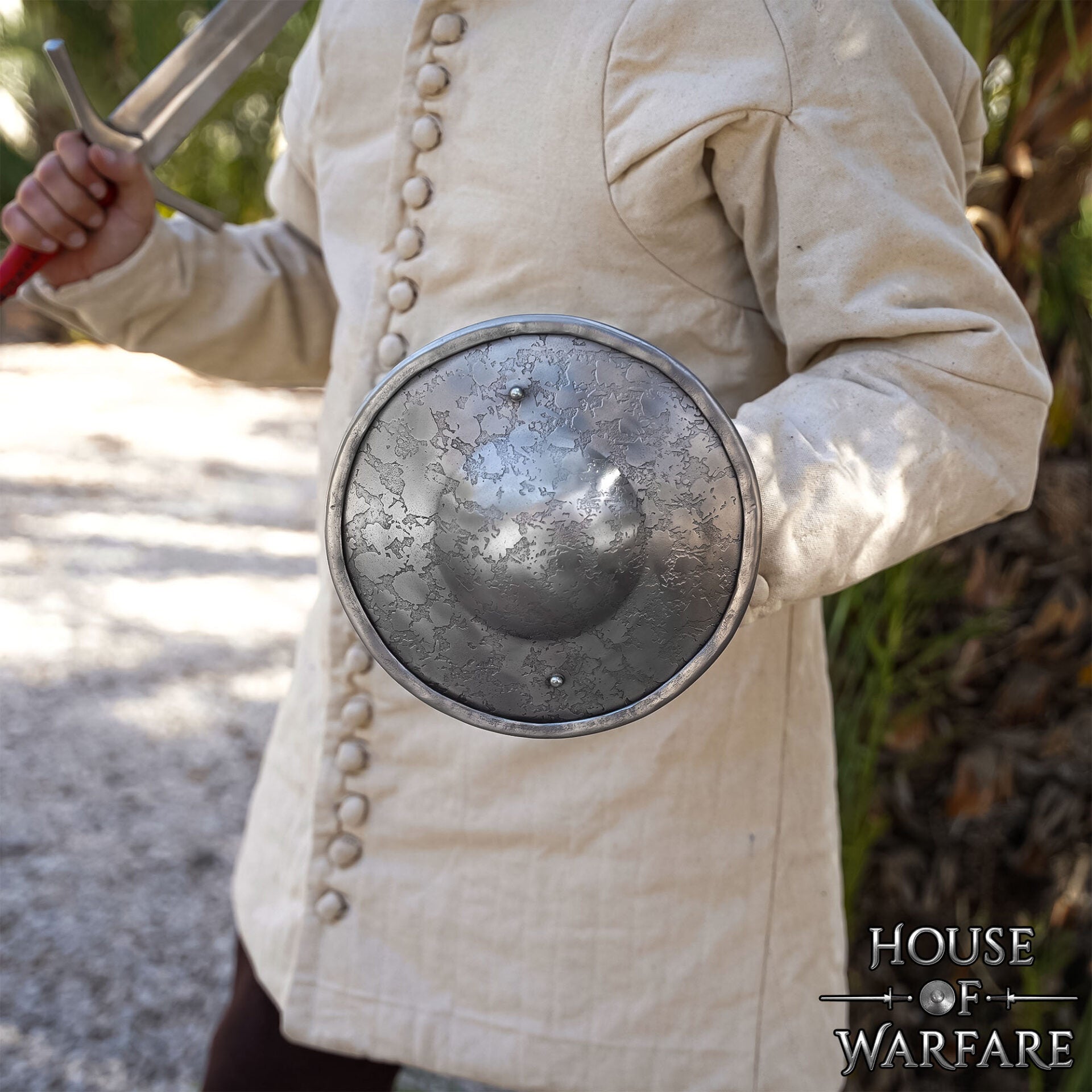 Escudo Medieval de Acero Calibre 14 23cm - Escudo Redondo Hecho a Mano con Empuñadura de Madera y Acabado Antiguo - Imagen 5