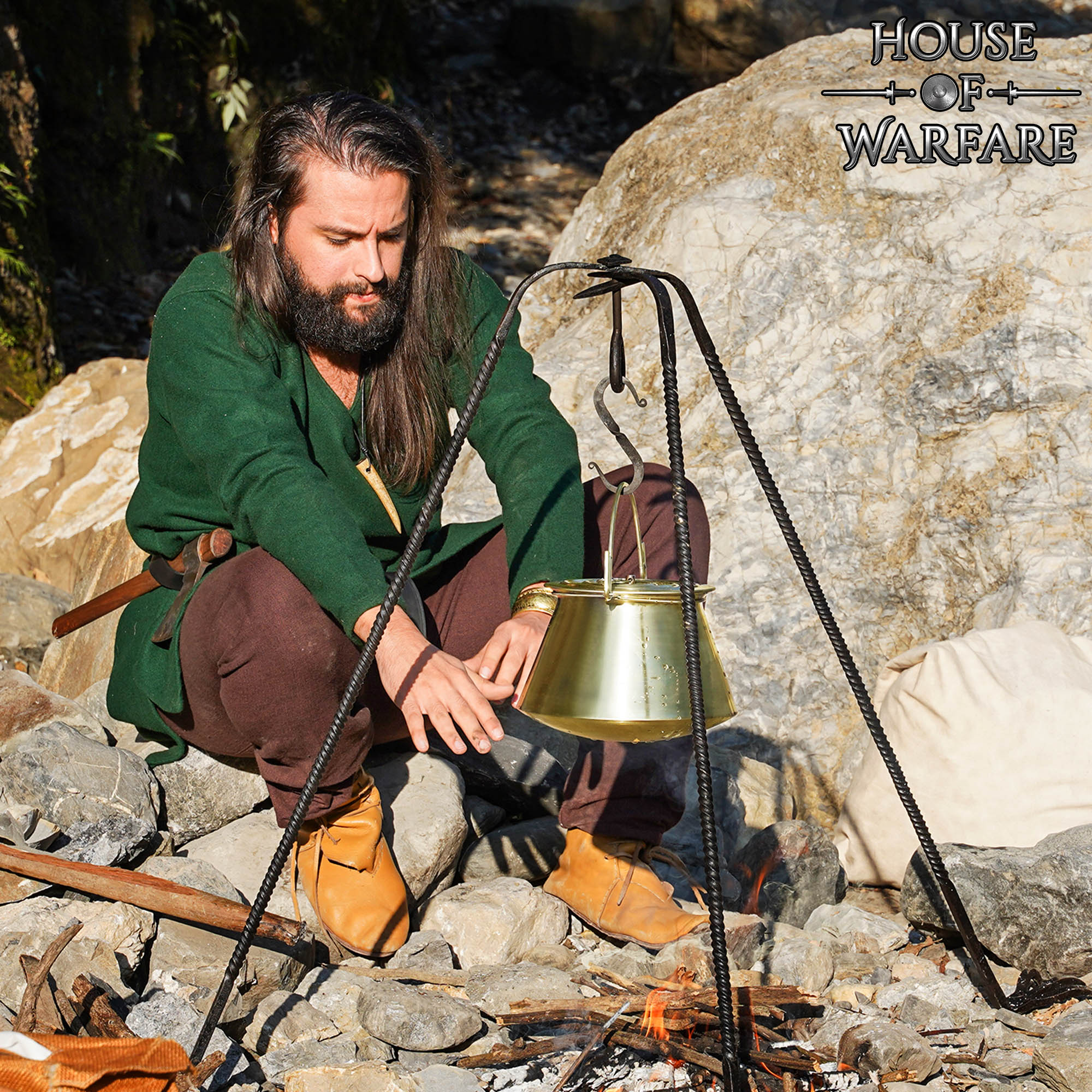 Hervidor Medieval de Latón con Tapa - Olla Histórica para Cocinar Al Aire Libre y en Hogueras - Caldero de Latón Pulido Hecho a Mano - Imagen 2