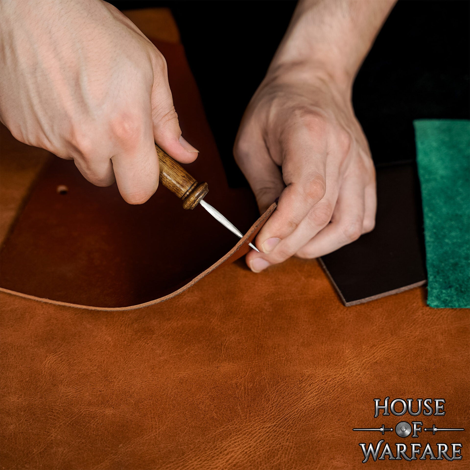 Lezna de Cuero - Mango de Madera Pulida - Herramienta de Costura Tradicional - Imagen 2