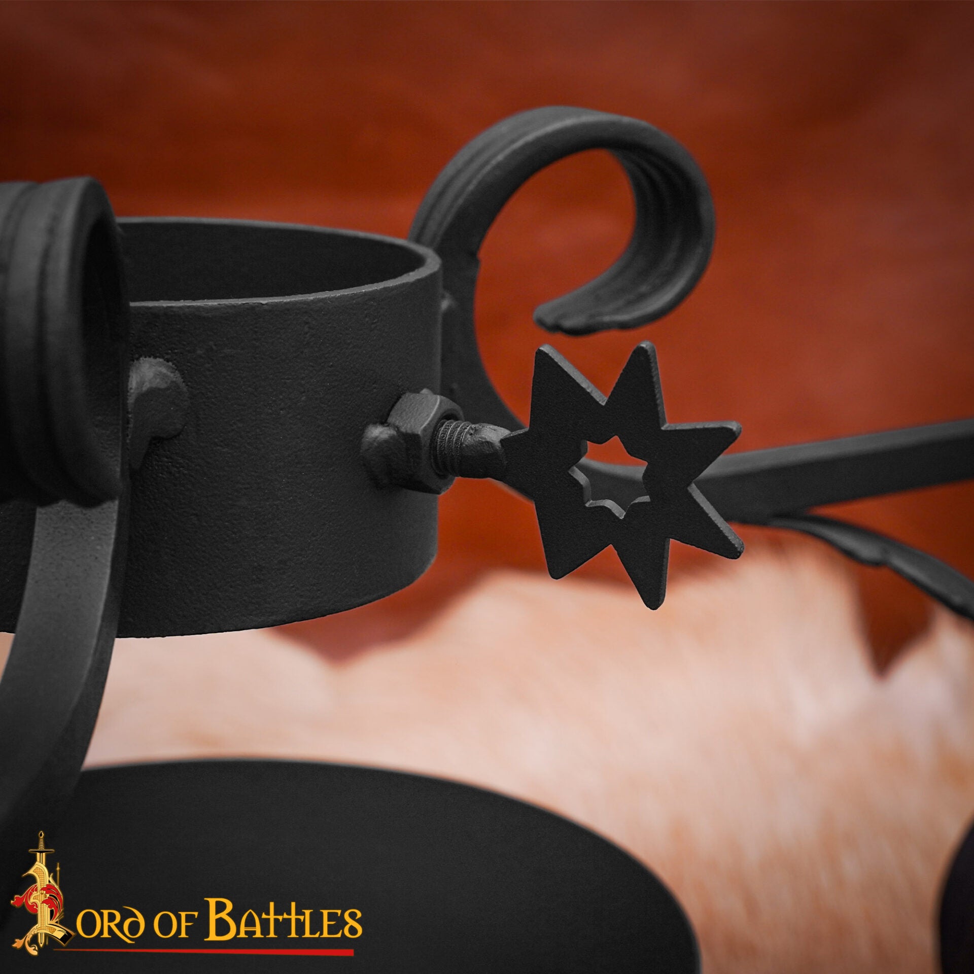 Soporte de Hierro Forjado Medieval del Siglo Xiv - Pantalla de Volutas Forjadas a Mano con Acabado en Negro Aceite - Imagen 6