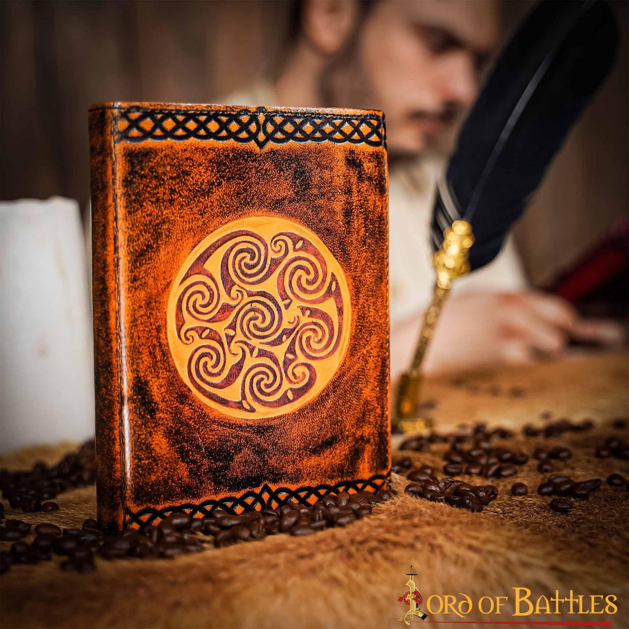 Diario Medieval de Piel Auténtica Hecho a Mano con Diseño Celta en Espiral - Imagen 5