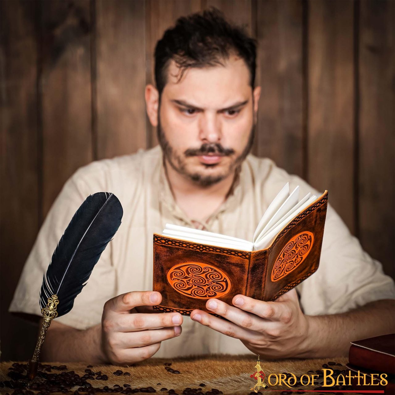 Diario Medieval de Piel Auténtica Hecho a Mano con Diseño Celta en Espiral - Imagen 10