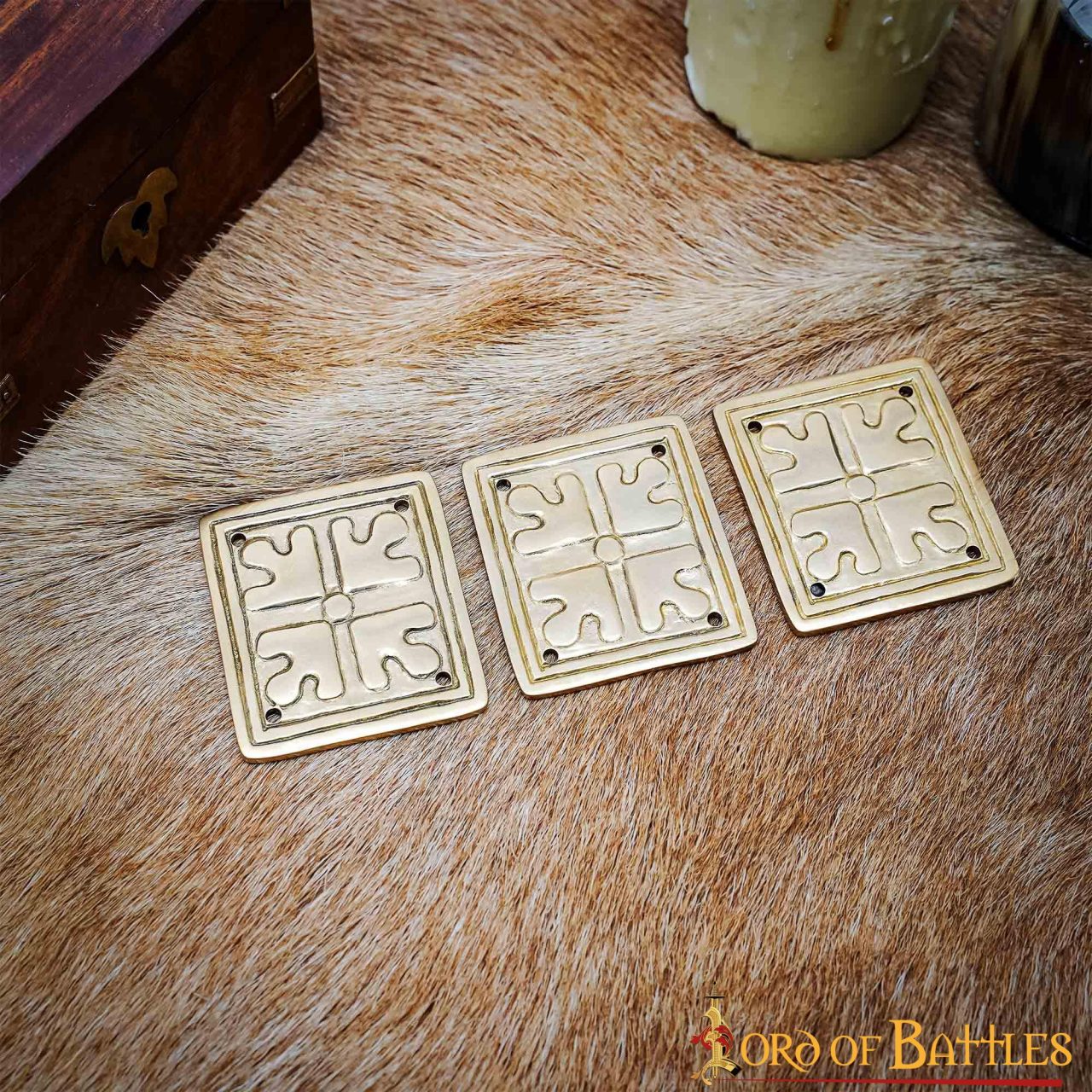 Decoración Romana de Latón Puro con Motivos Florales - Imagen 1