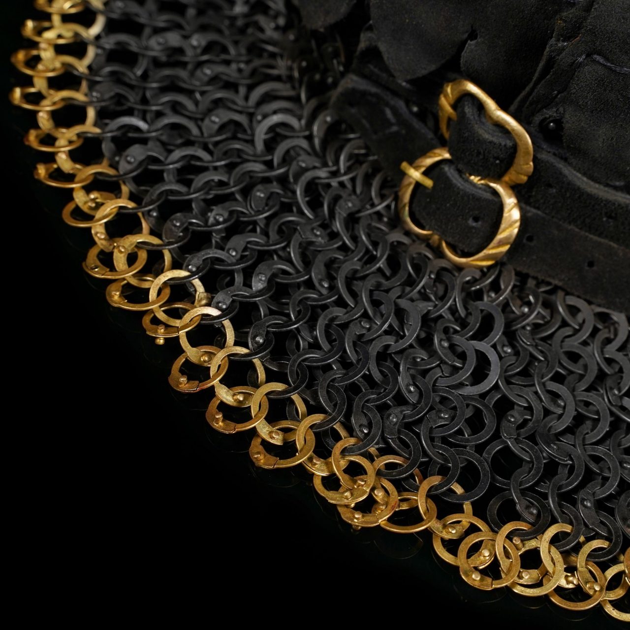 Chainmail Standard "the Black Knight Gorget" - 9mm Flat Ring Round Rivets With Sturdy Red Padded Lining And Solid Brass Closing System - Mild Steel - Ideal For Stage Combat & Reenactments - Padded Lining - Imagen 10