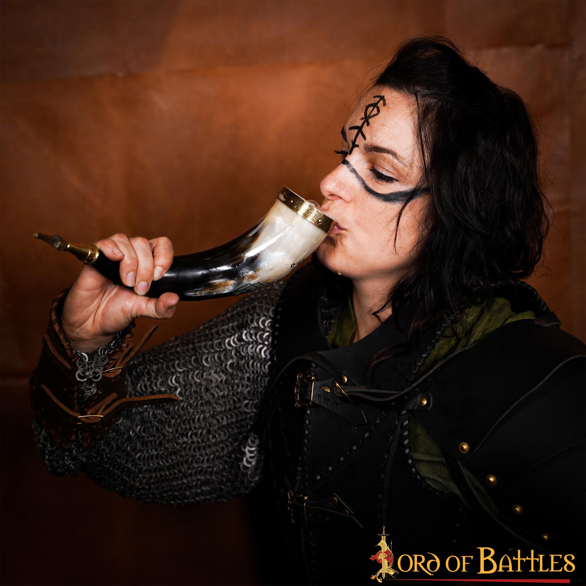 Cuerno Vikingo para Beber con Brújula y Grabado de Jormungandr - Cuerno de Buey Hecho a Mano - Imagen 16