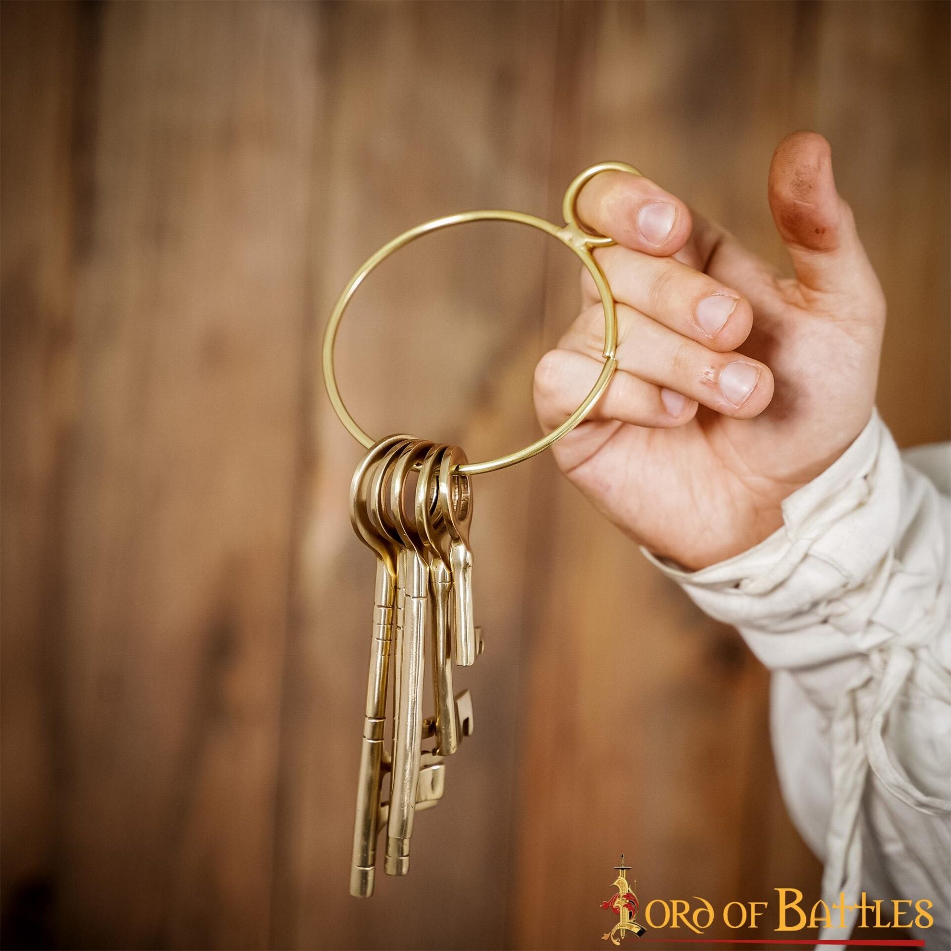 Juego de Llaves Medievales de Latón para Mazmorras - Réplica Histórica de 5 Piezas para Decoración Pirata y Salas de Escape - Imagen 17
