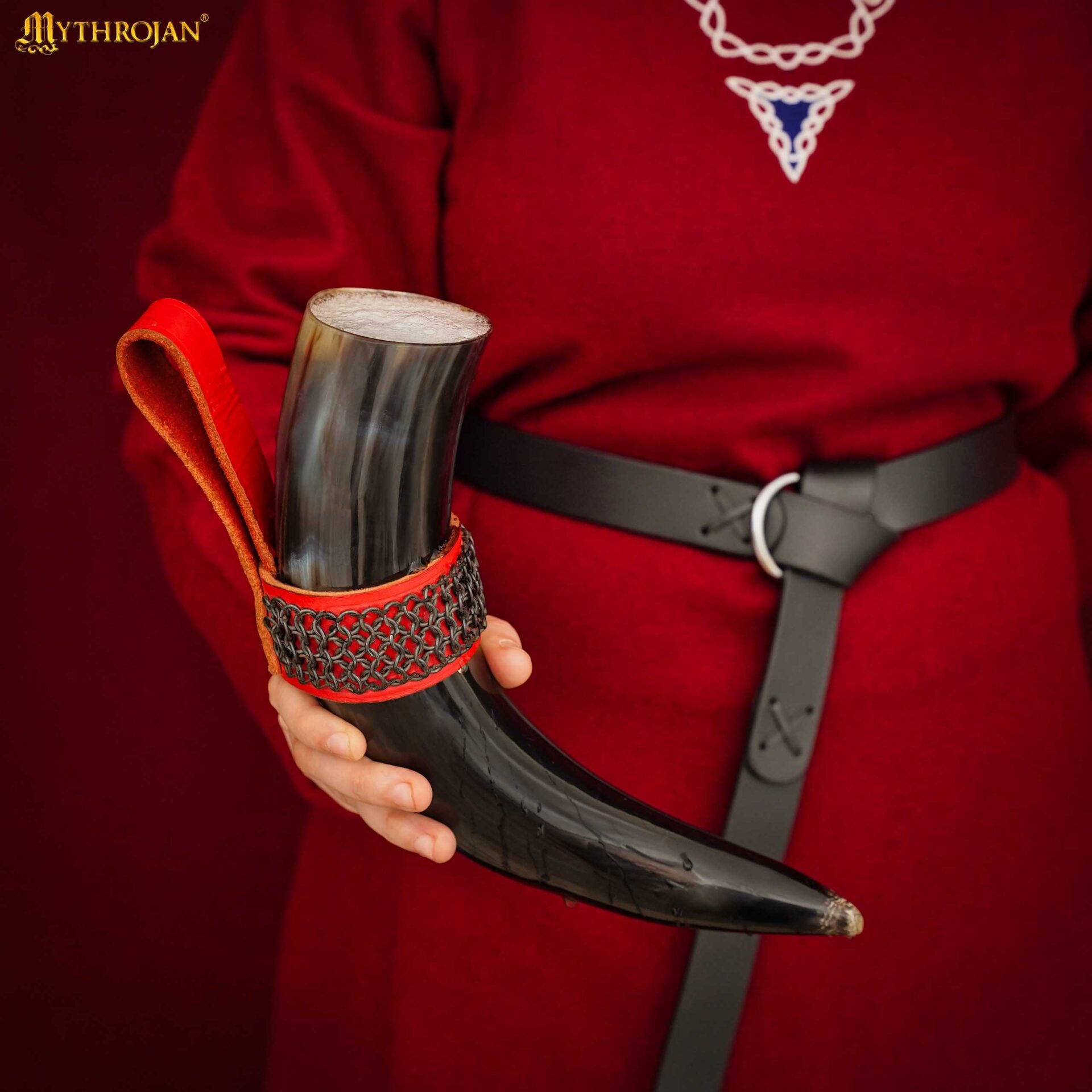 Mythrojan The Witcher Companion Vikingo Cuerno para Beber con Soporte de Cuero Rojo Auténtica Taza Vikinga Inspirada en la Edad Media - Acabado Pulido - Imagen 3