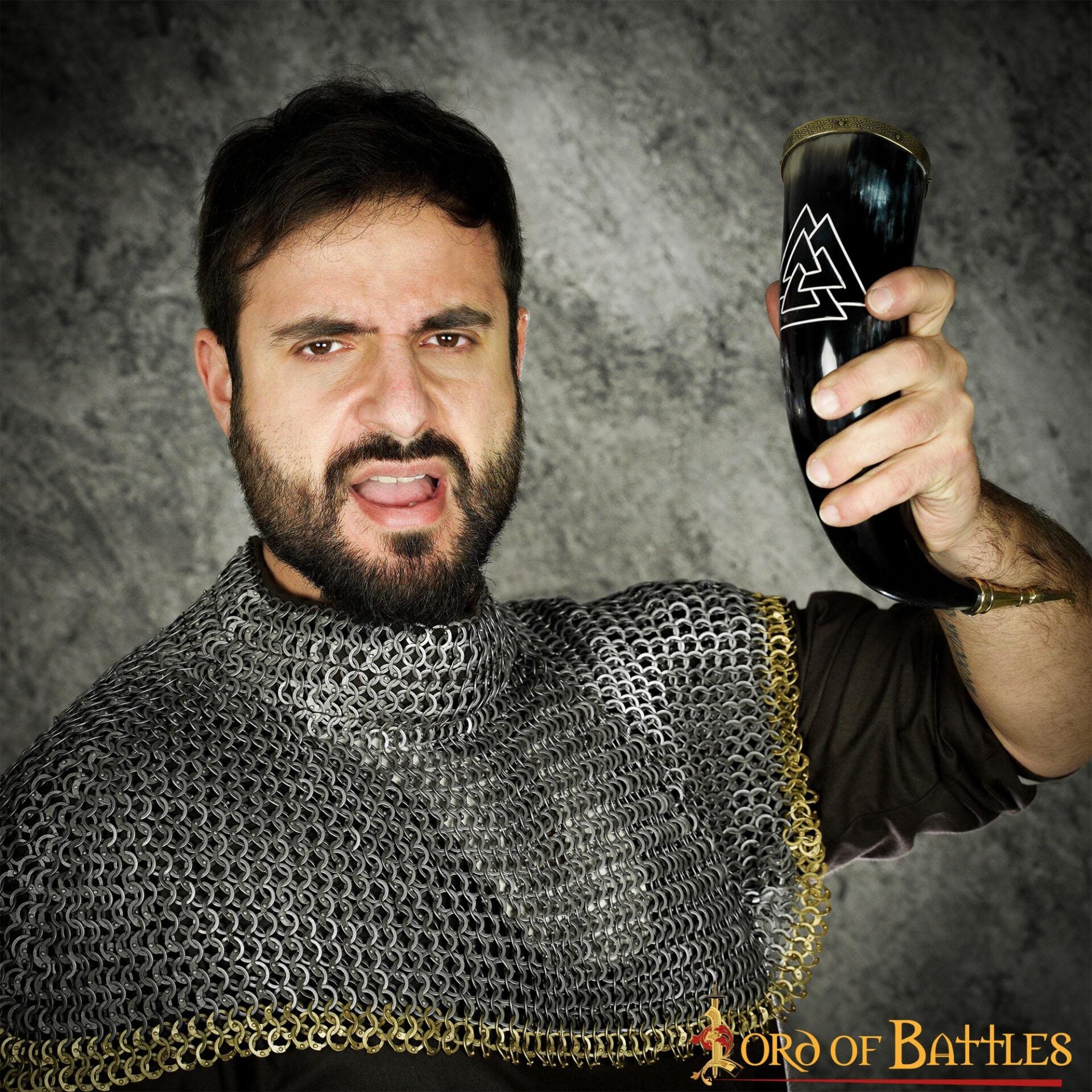 Cuerno para Beber Vikingo con Grabado Valknut - Cuerno de Buey Natural Pulido con Borde y Punta de Latón - Imagen 15