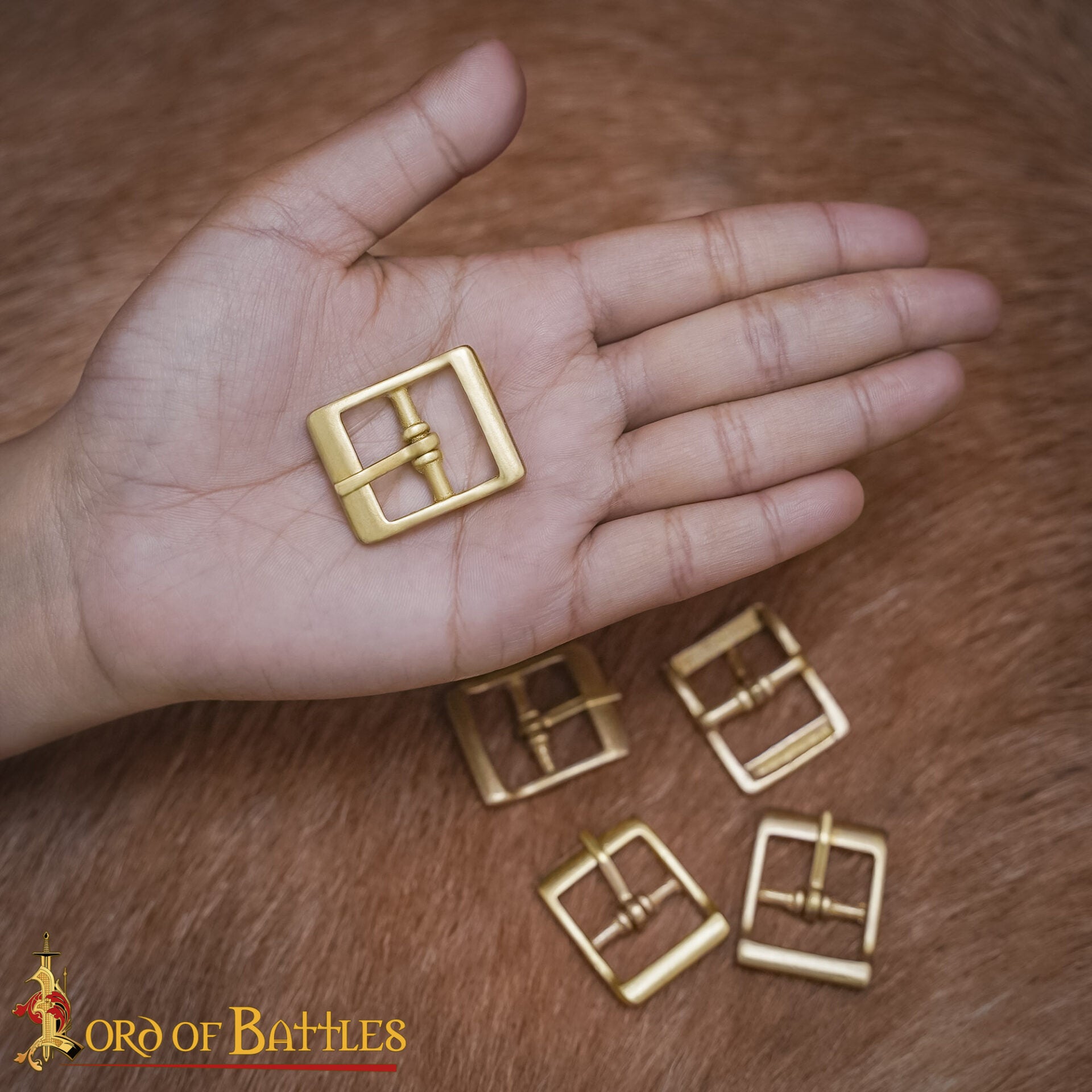 Hebilla Medieval de Latón Macizo Pequeña - Imagen 6