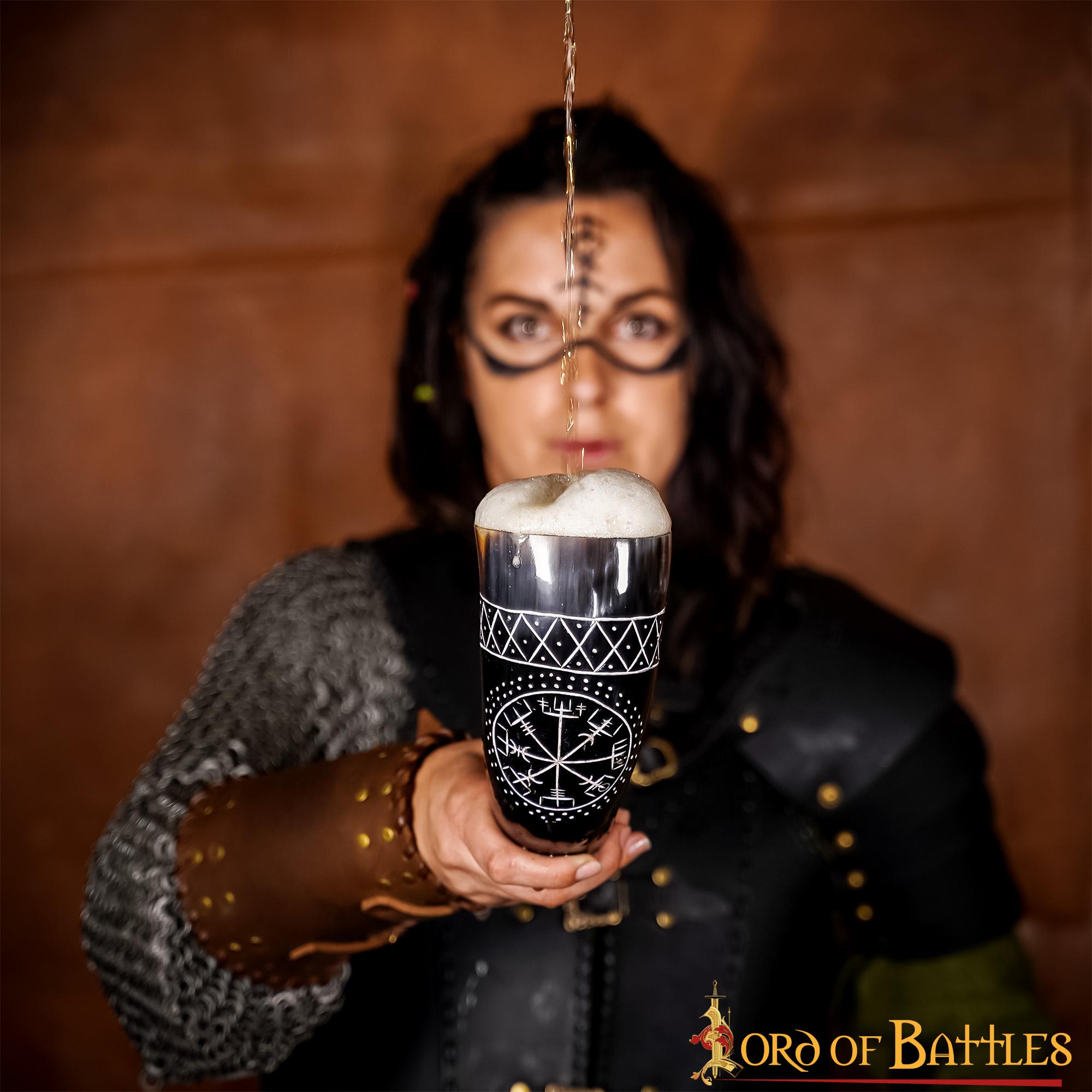 El Cuerno para Beber Vegvisir 400 - 500 Ml Hecho a Mano con Auténtico Cuerno de Buey - Imagen 7