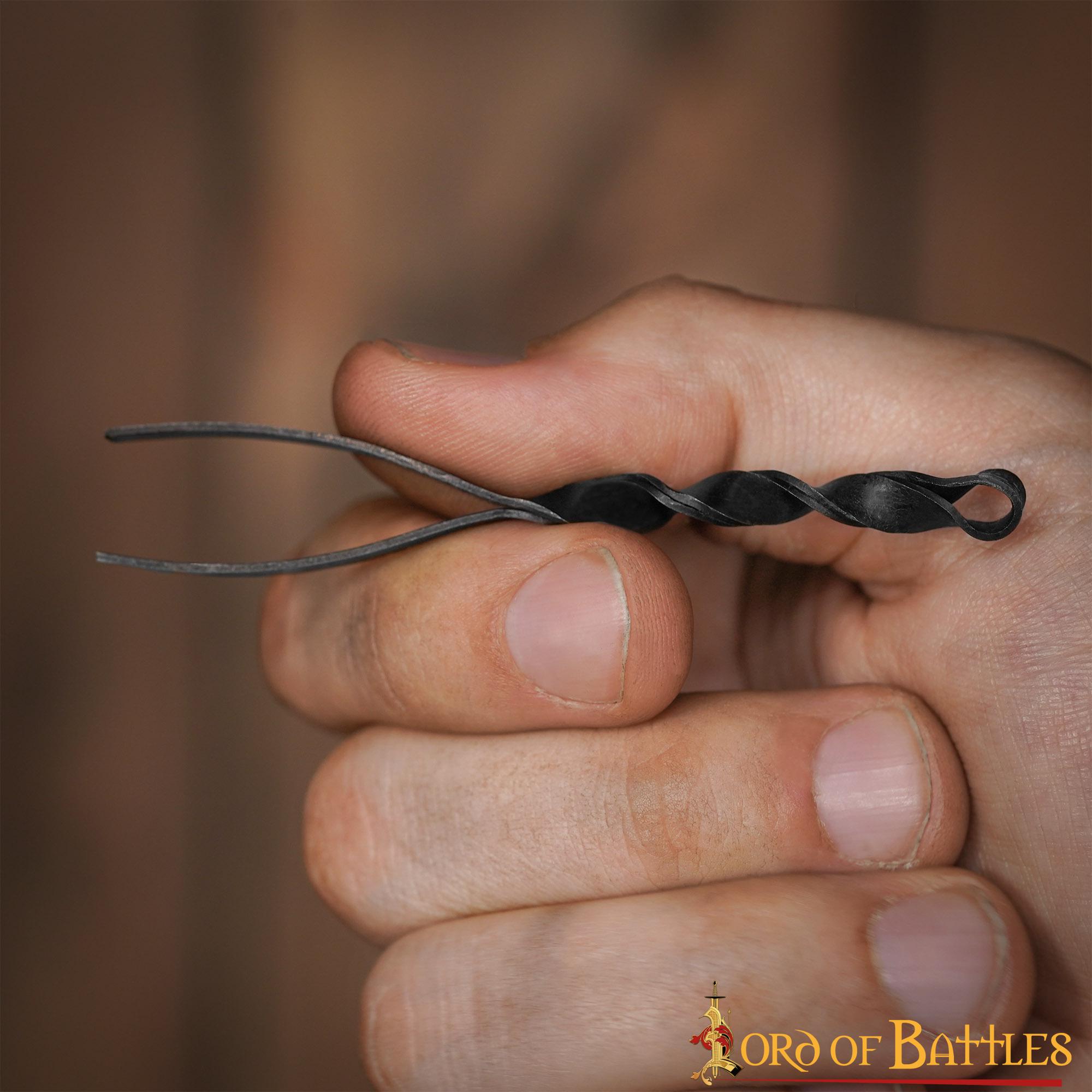 Pinza Medieval de Hierro Forjada a Mano - Herramienta Tradicional de Aseo con Mango Retorcido - Imagen 11