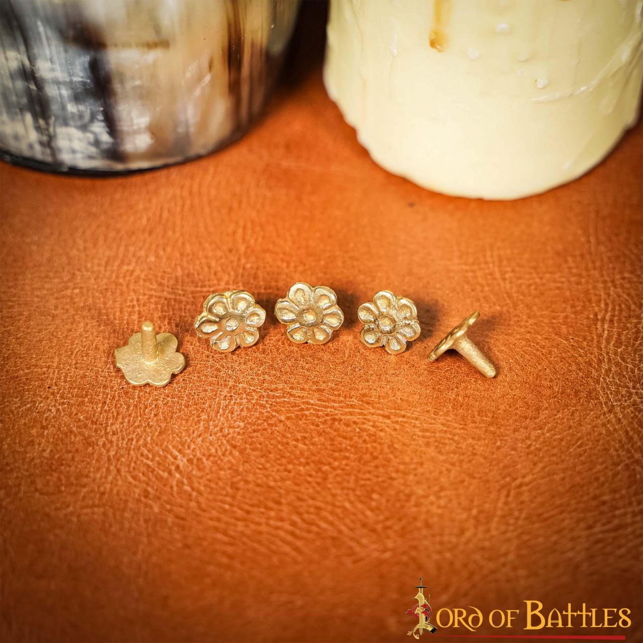 Rosetones de Latón para Cinturón - Juego de 5 Accesorios Florales Medievales de Latón para Decoración - Imagen 1
