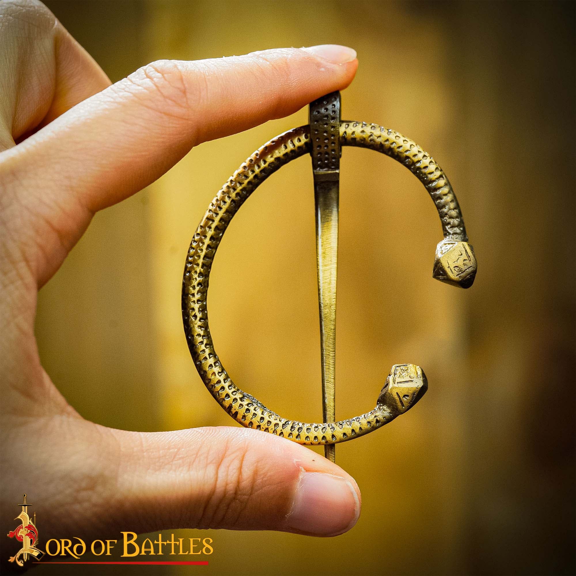 Broche Penannular de Latón Antiguo Alfiler de Capa Vikingo Celta, Fíbula Fundida en Arena - Imagen 7