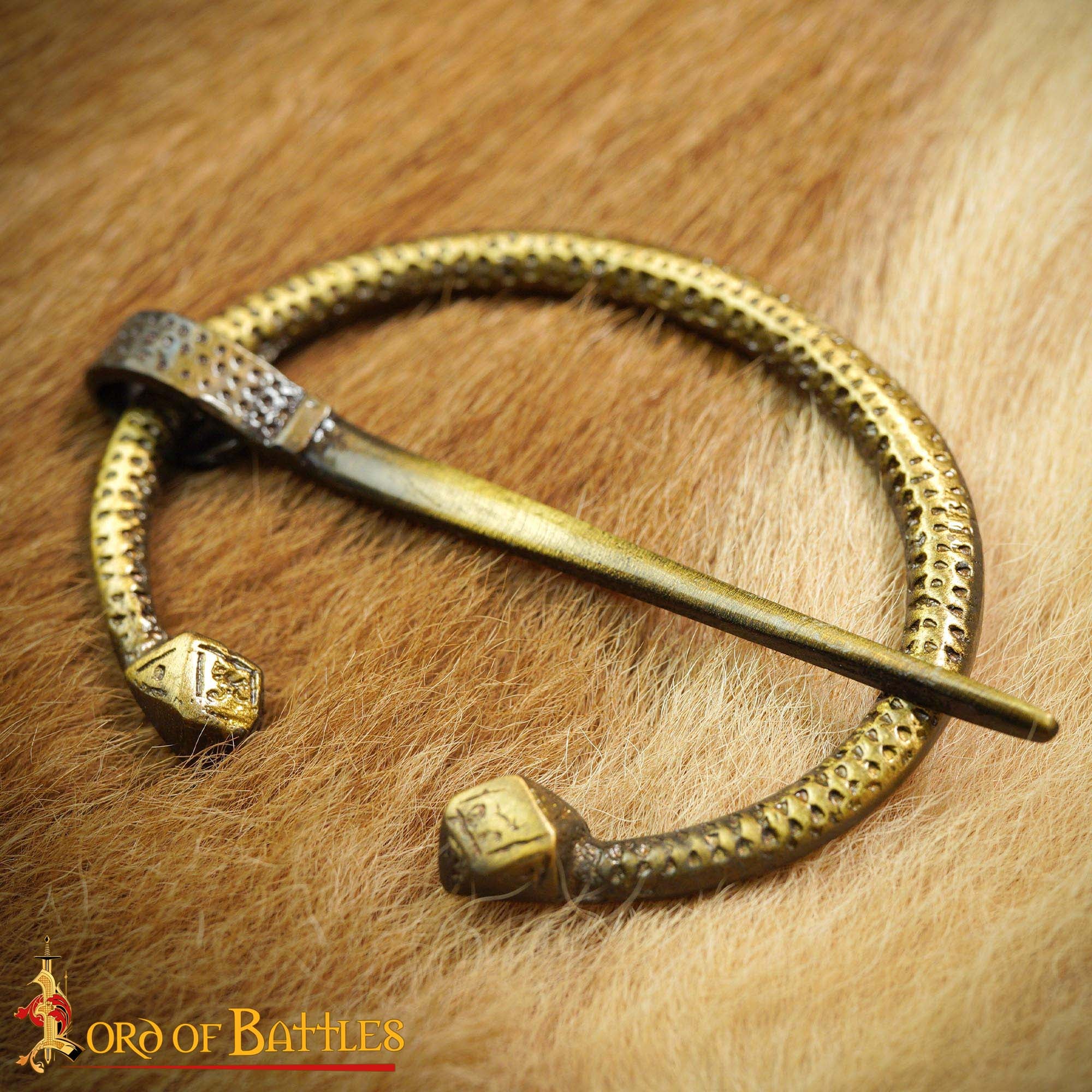 Broche Penannular de Latón Antiguo Alfiler de Capa Vikingo Celta, Fíbula Fundida en Arena - Imagen 1