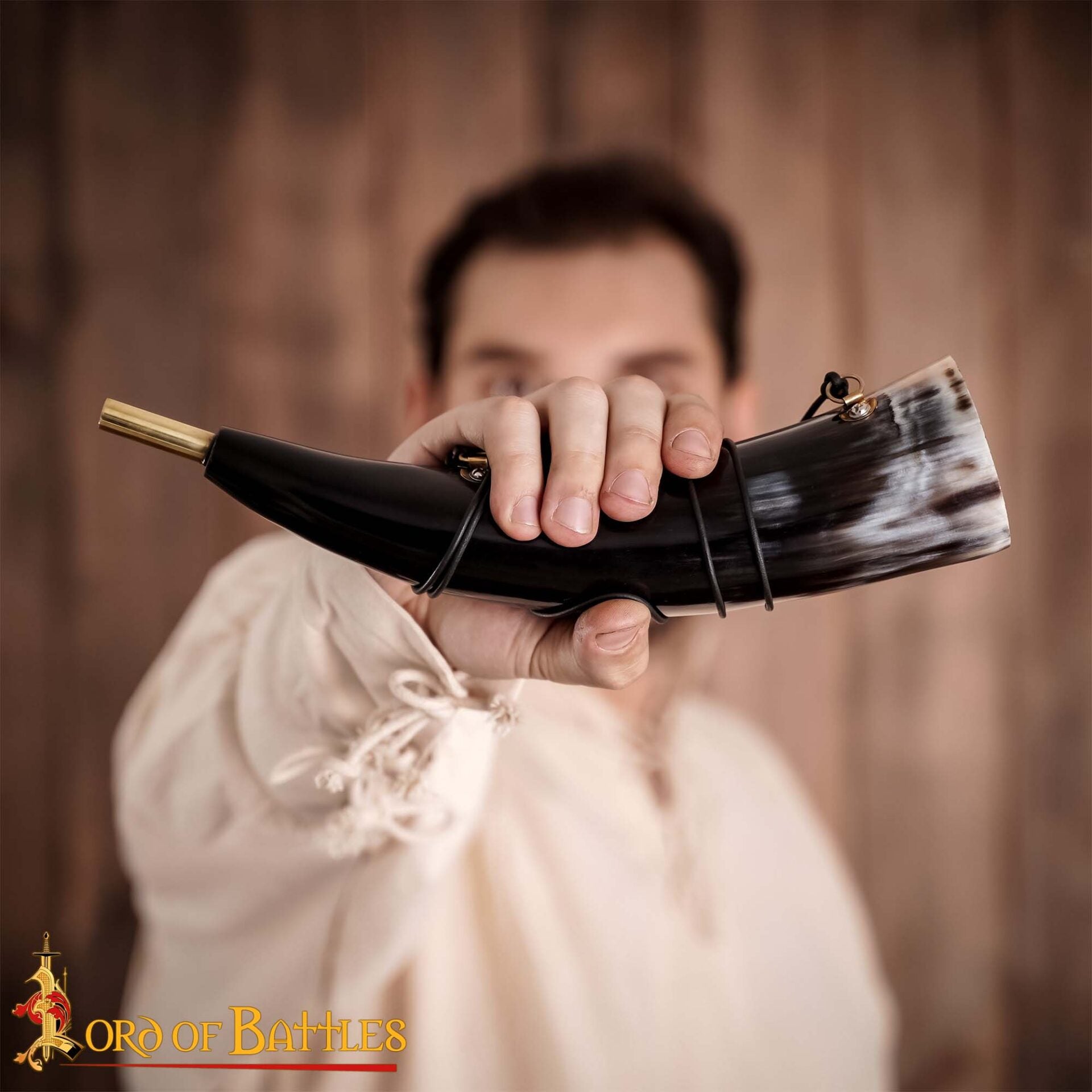 Viking Blowing Horn - Bocina de Buey de Origen Ético con Boquilla de Latón - Imagen 1