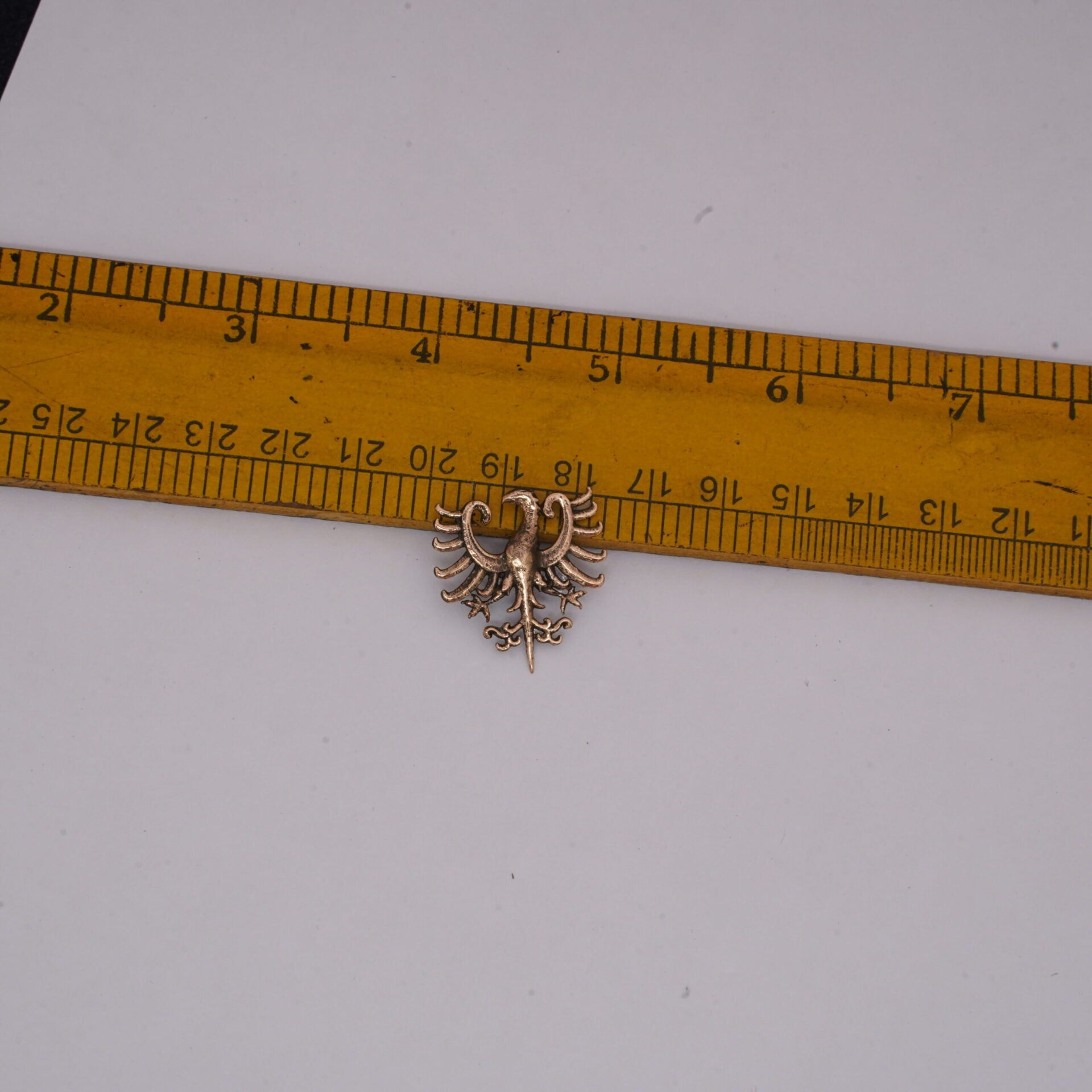Alfiler de Bronce Antiguo con Insignia de Águila Heráldica - Insignia de Bronce Macizo con Montura de Estilo Medieval - Imagen 16
