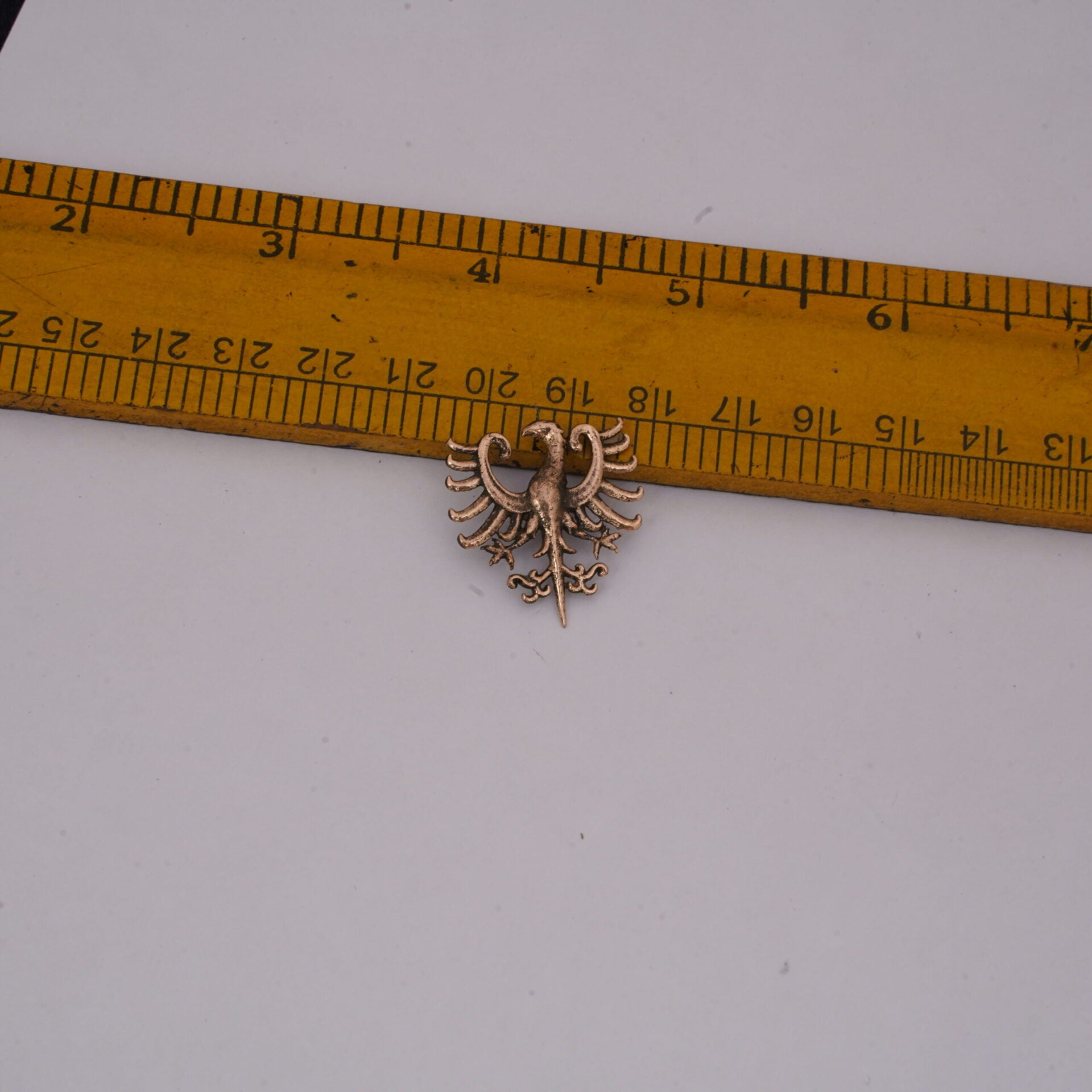 Alfiler de Bronce Antiguo con Insignia de Águila Heráldica - Insignia de Bronce Macizo con Montura de Estilo Medieval - Imagen 17
