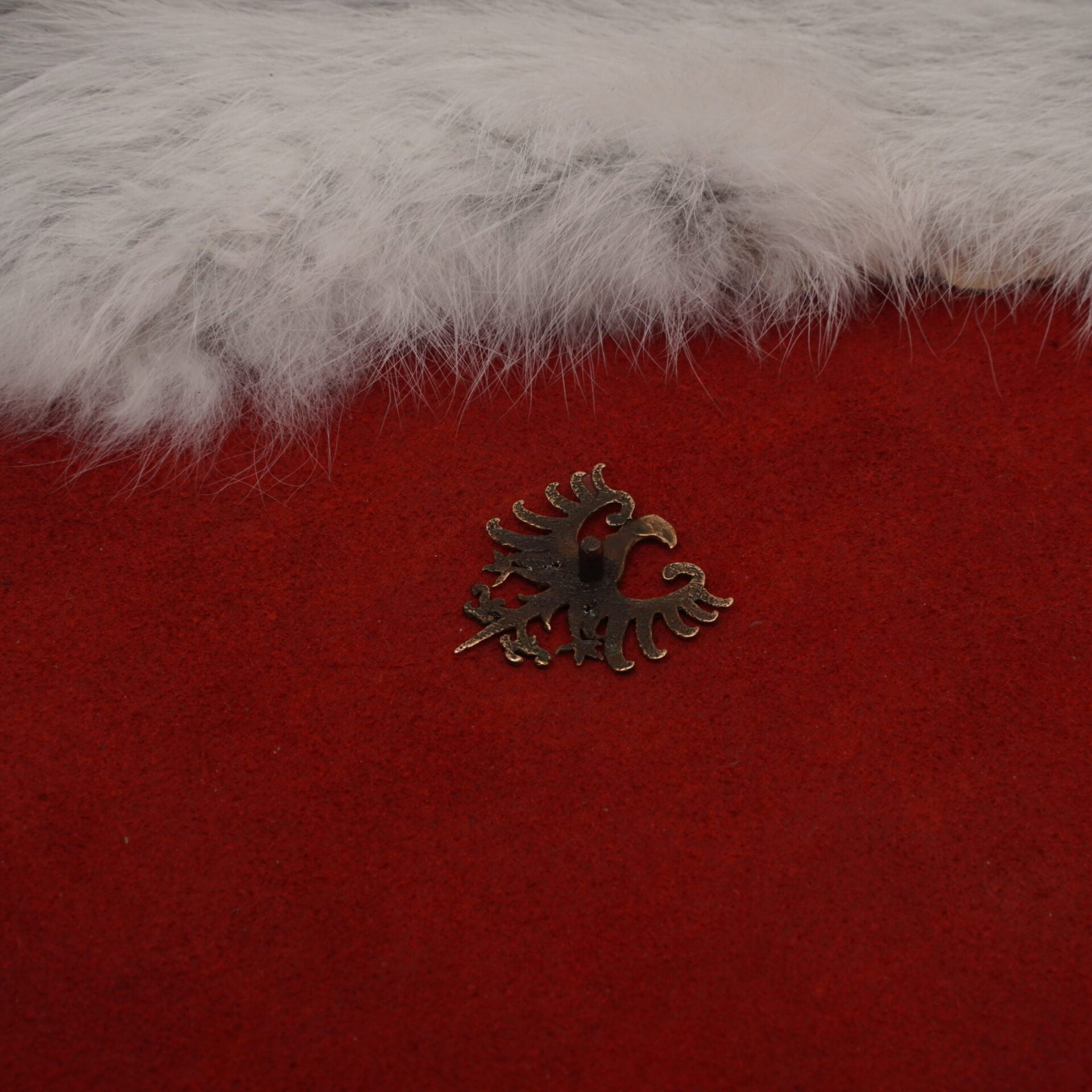 Alfiler de Bronce Antiguo con Insignia de Águila Heráldica - Insignia de Bronce Macizo con Montura de Estilo Medieval - Imagen 5