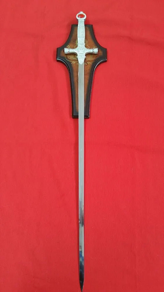 Imagen de Espada De Gryffindor 11033 parte de nuestra colección en Espadas y más, sitio oficial.