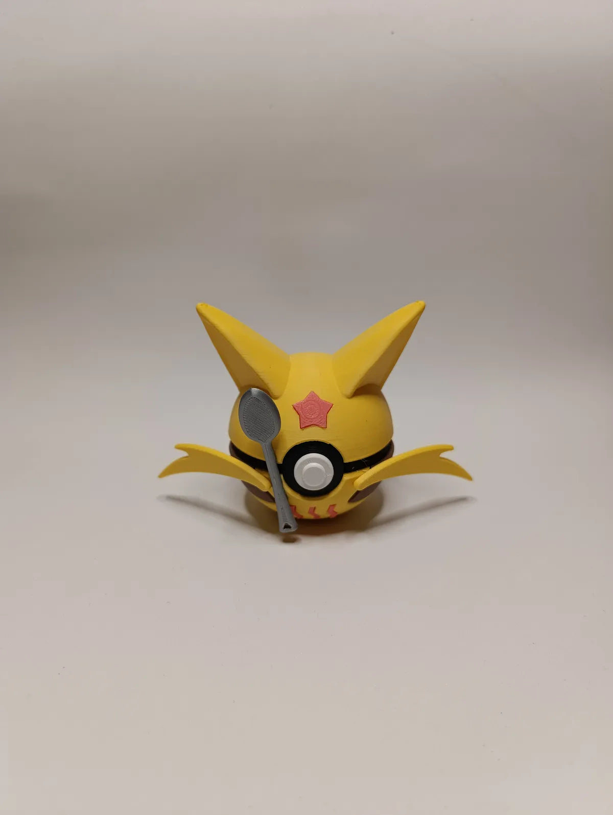 Réplica colecionável da Pokébola Kadabra