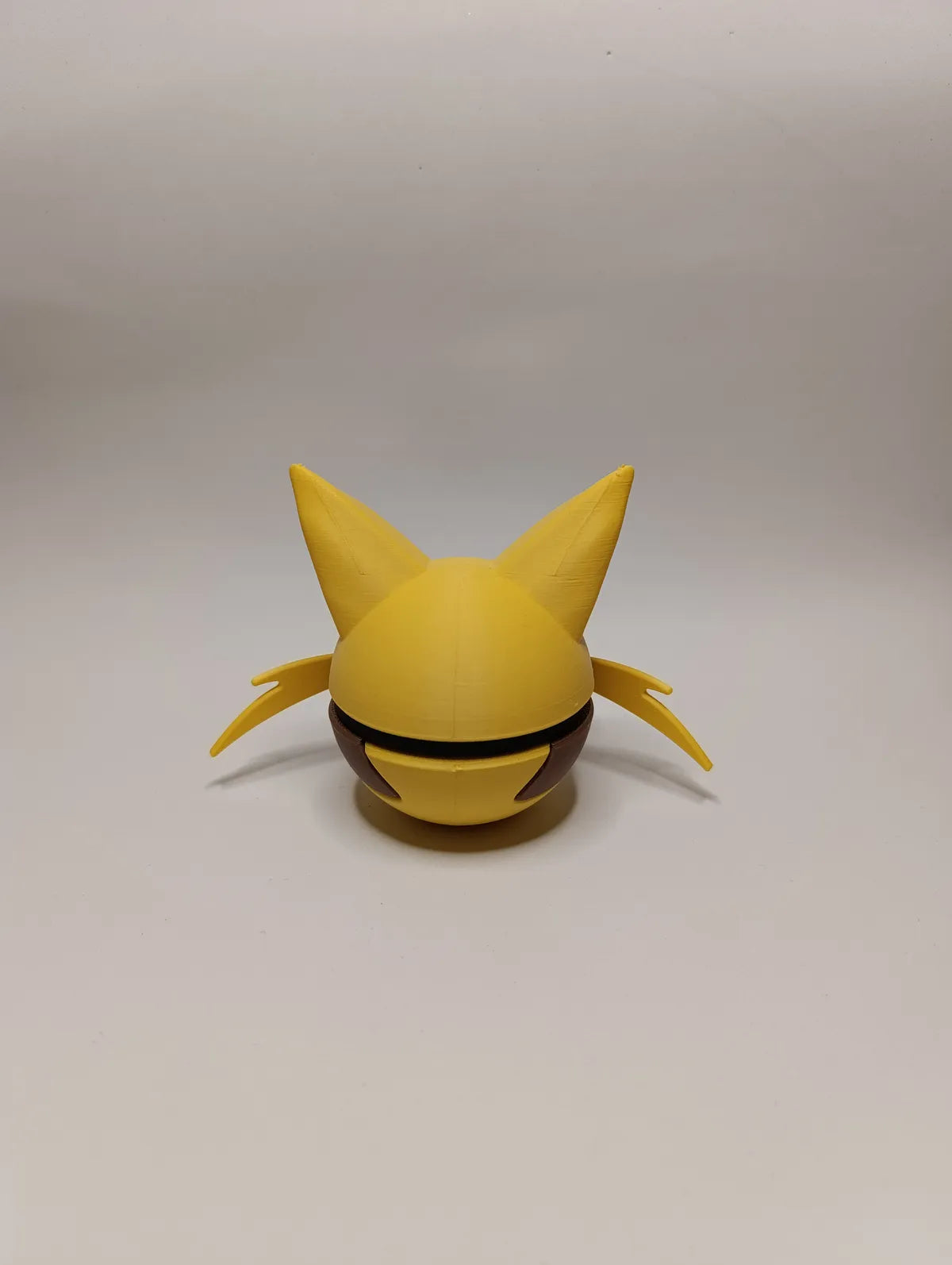 Réplica colecionável da Pokébola Kadabra