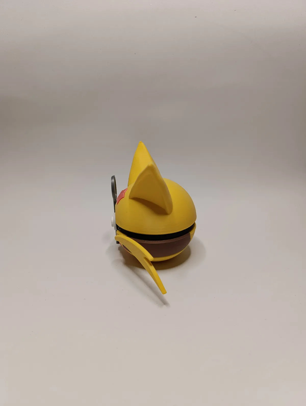 Réplica colecionável da Pokébola Kadabra