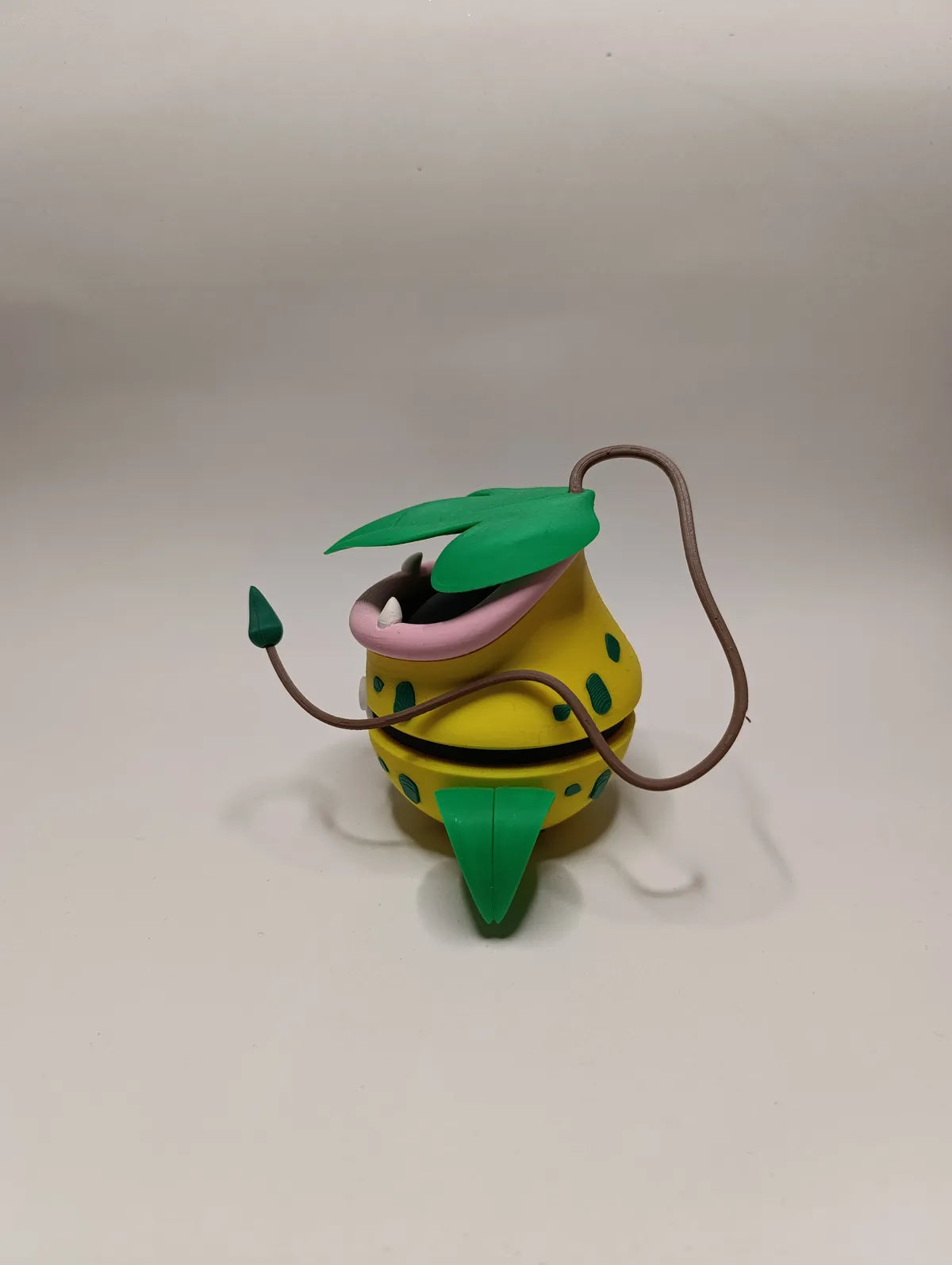 High-Quality Collectible Poké Ball Victreebel