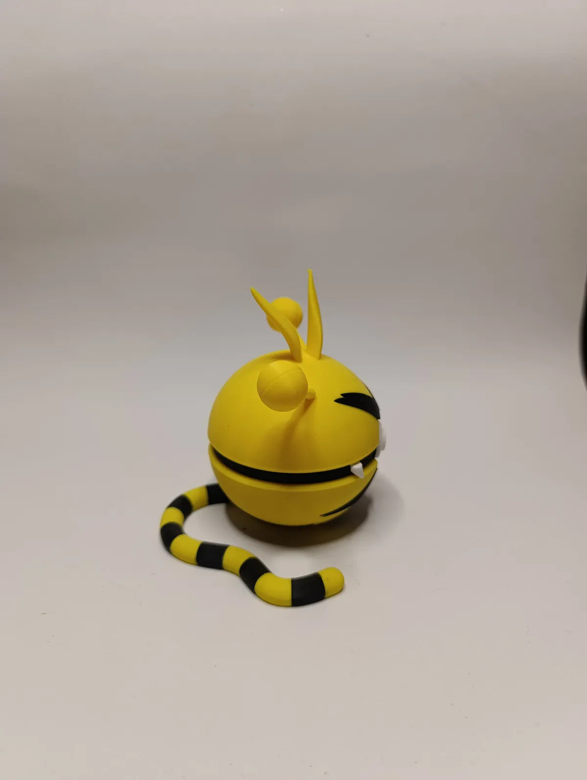 Poké Ball Electabuzz Coleccionable de Alta Calidad