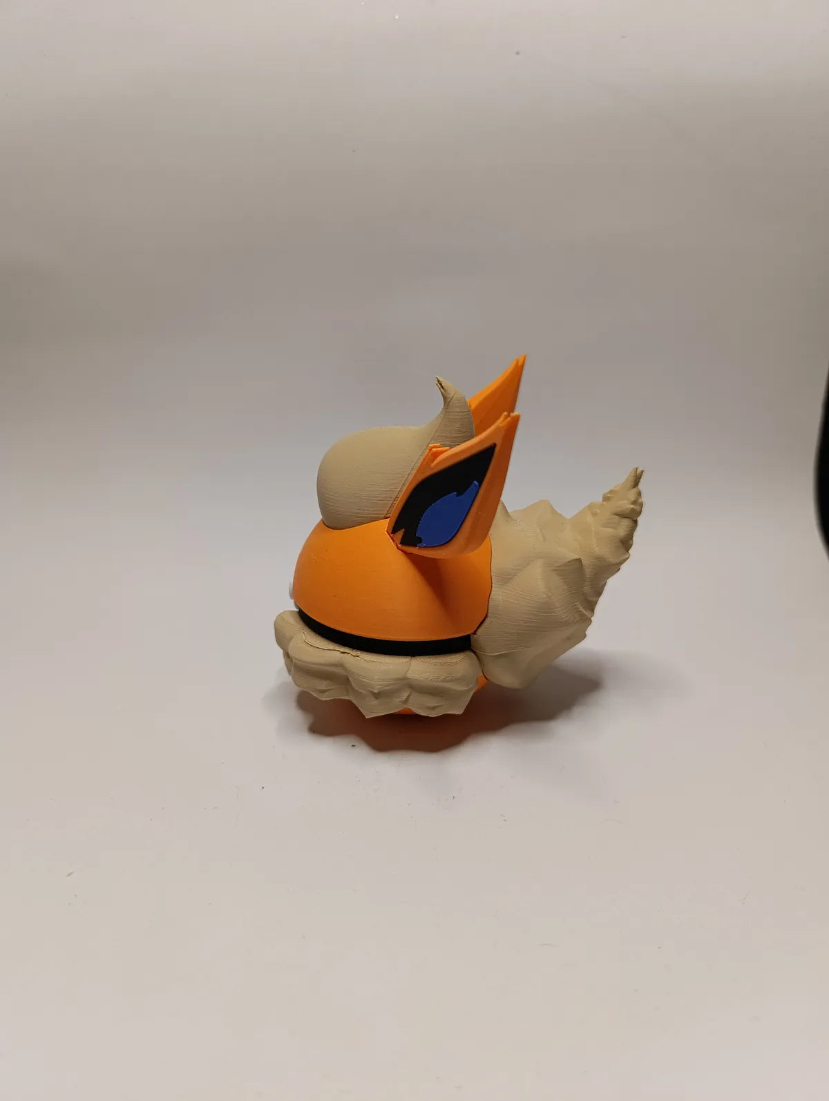Poké Ball Flareon Réplica Coleccionable