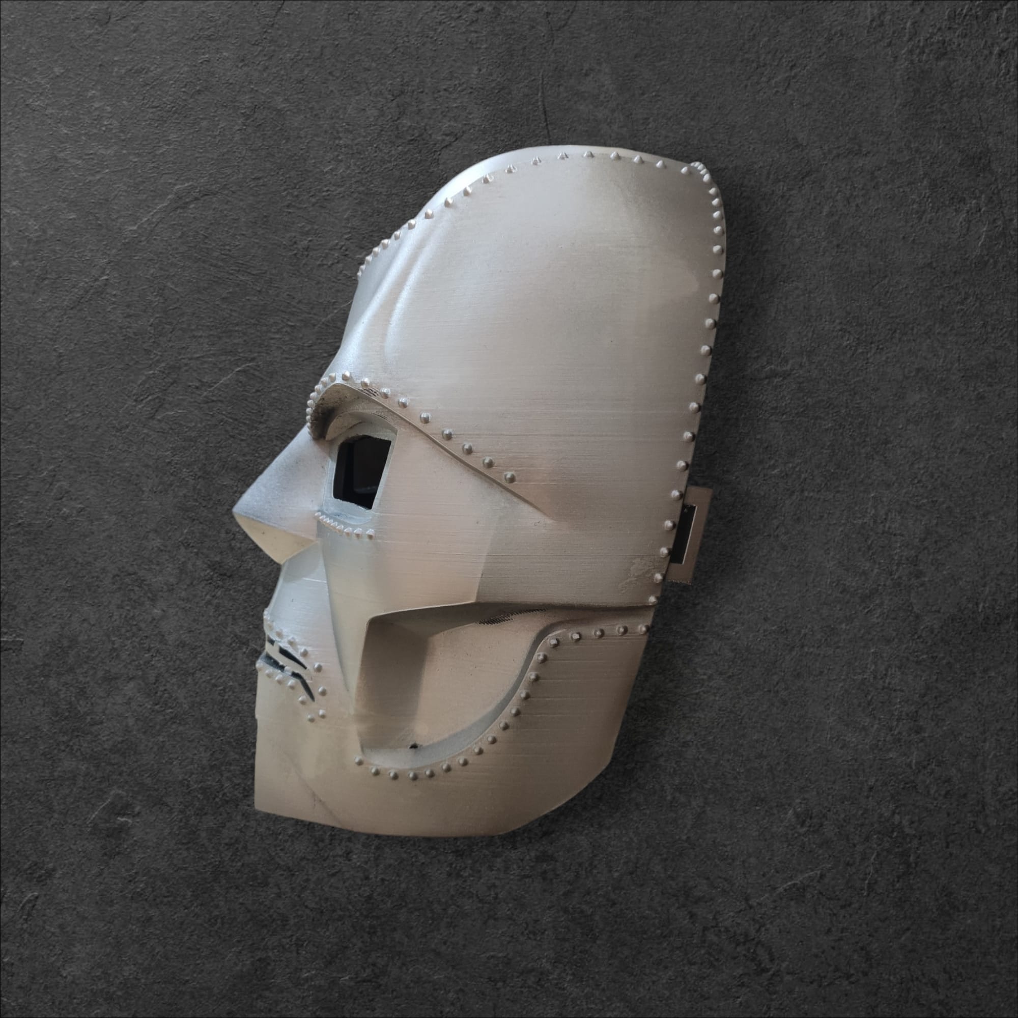 Imagen de Máscara Doctor Doom Marvel parte de nuestra colección en Espadas y más, sitio oficial.