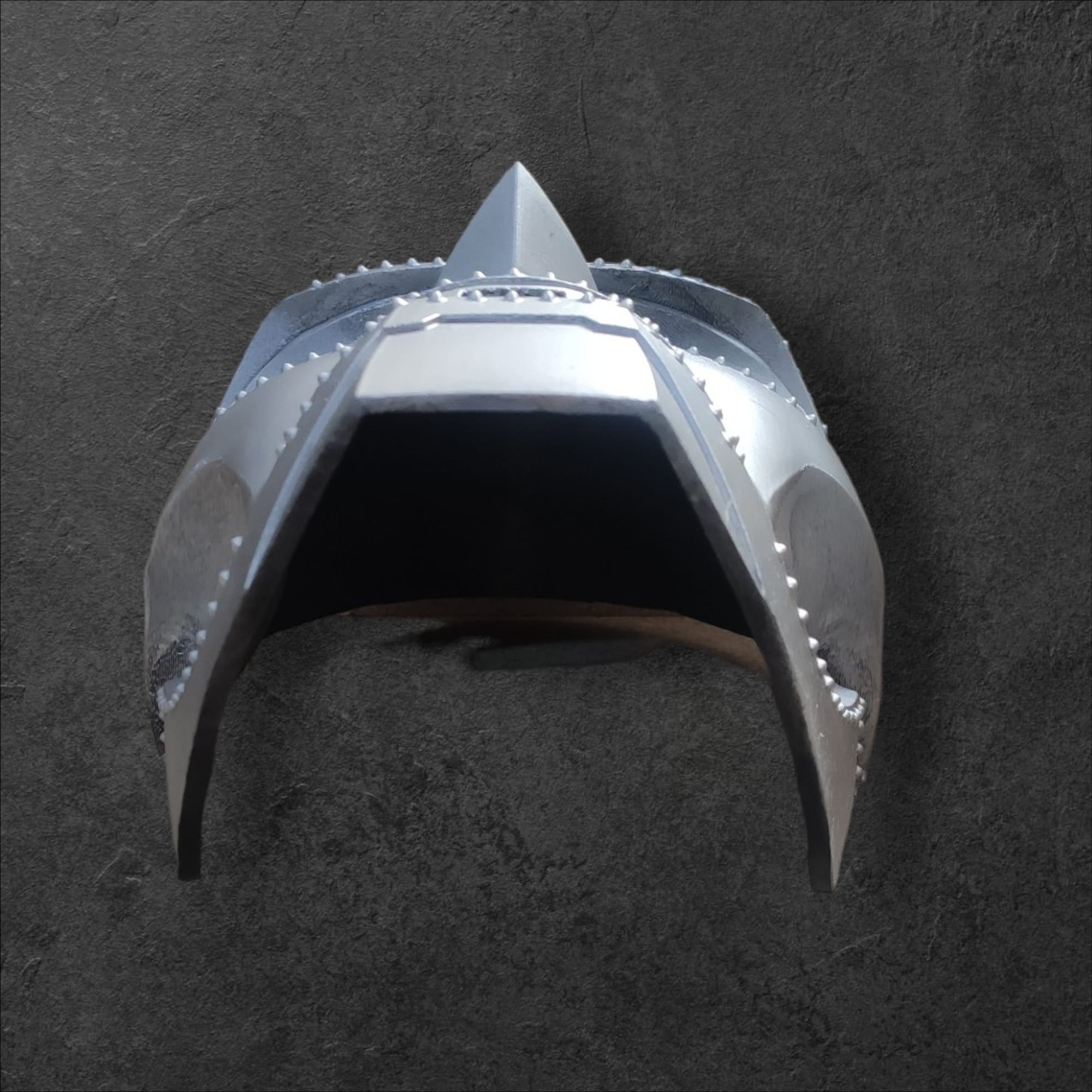 Imagen de Máscara Doctor Doom Marvel parte de nuestra colección en Espadas y más, sitio oficial.