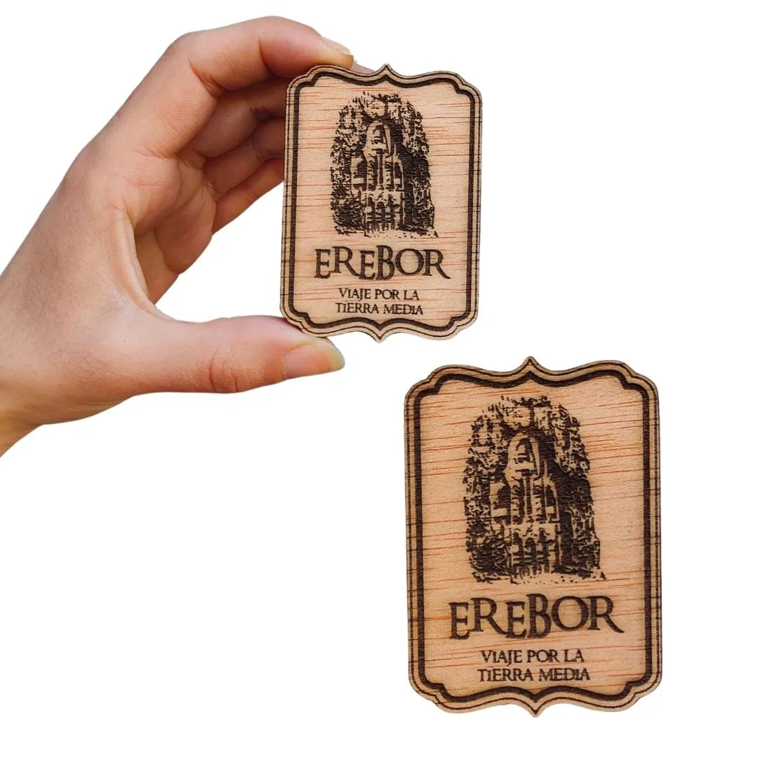 Imagen de Imán Erebor Viaje Por La Tierra Media parte de nuestra colección en Espadas y más, sitio oficial.