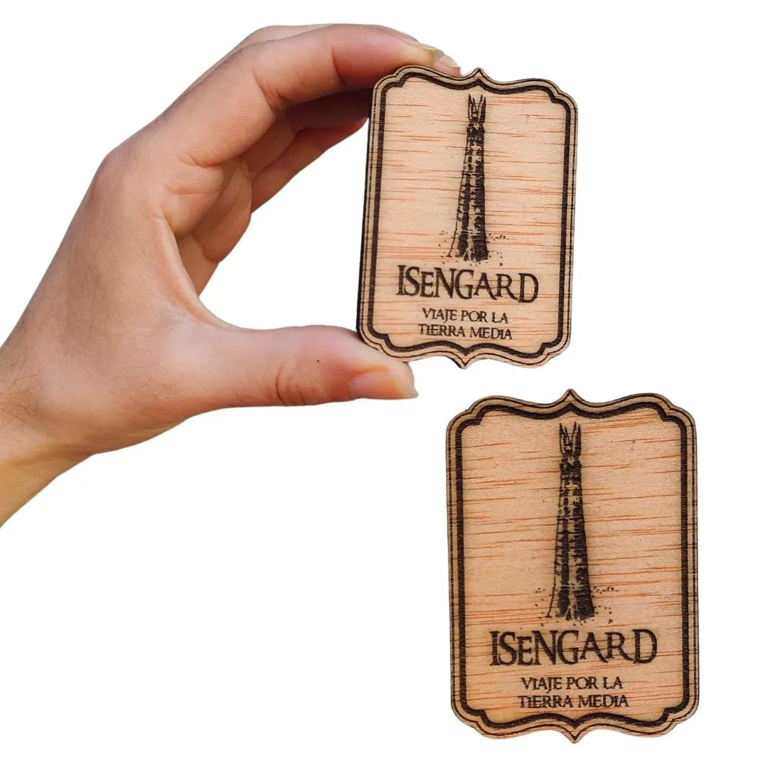 Imagen de Imán Isengard Viaje Por La Tierra Media parte de nuestra colección en Espadas y más, sitio oficial.