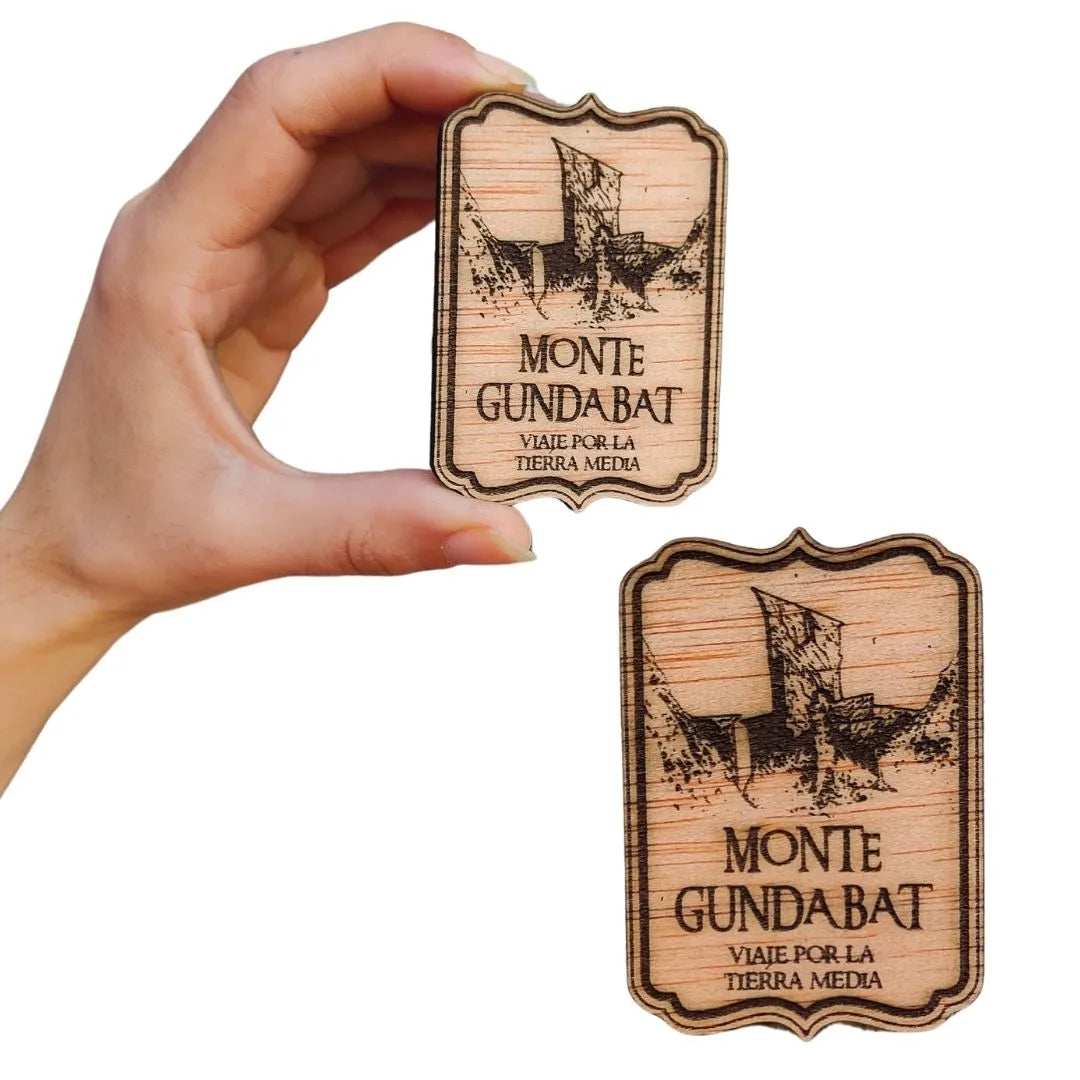 Imagen de Imán Monte Gundabat Viaje Por La Tierra Media parte de nuestra colección en Espadas y más, sitio oficial.
