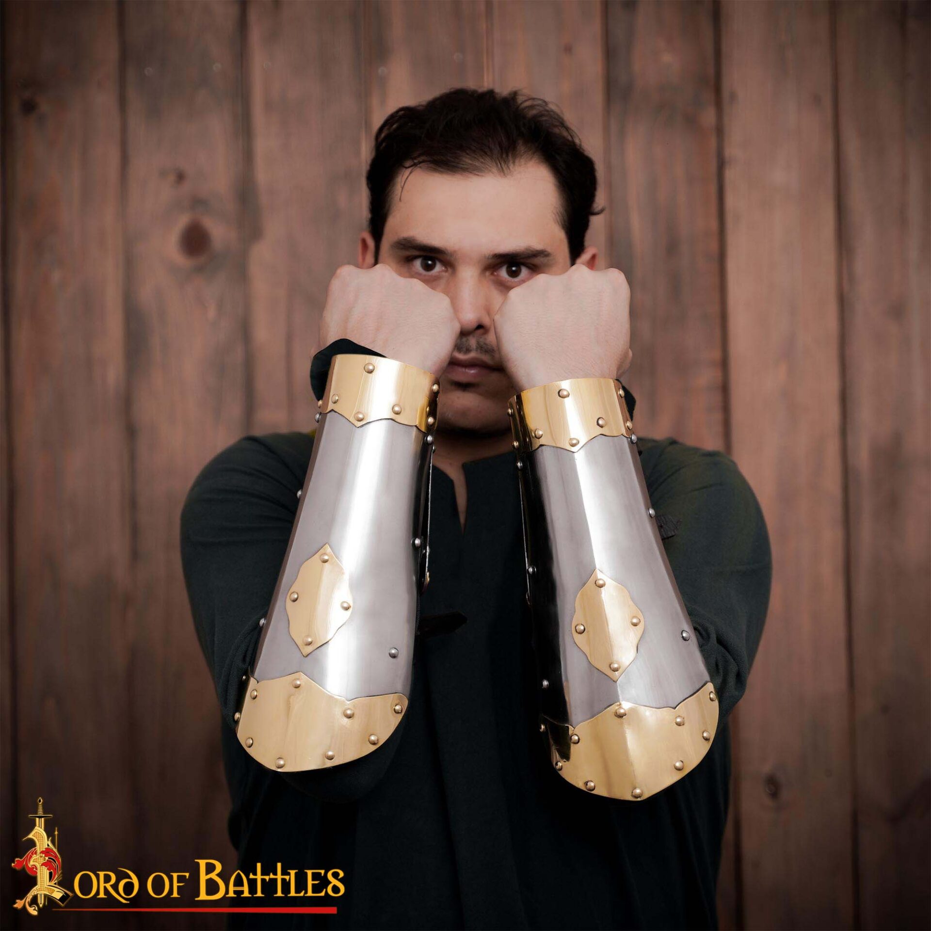 Vambrace de Húsar con Herrajes de Latón - Acero Calibre 16 y Latón Calibre 18 - Imagen 2