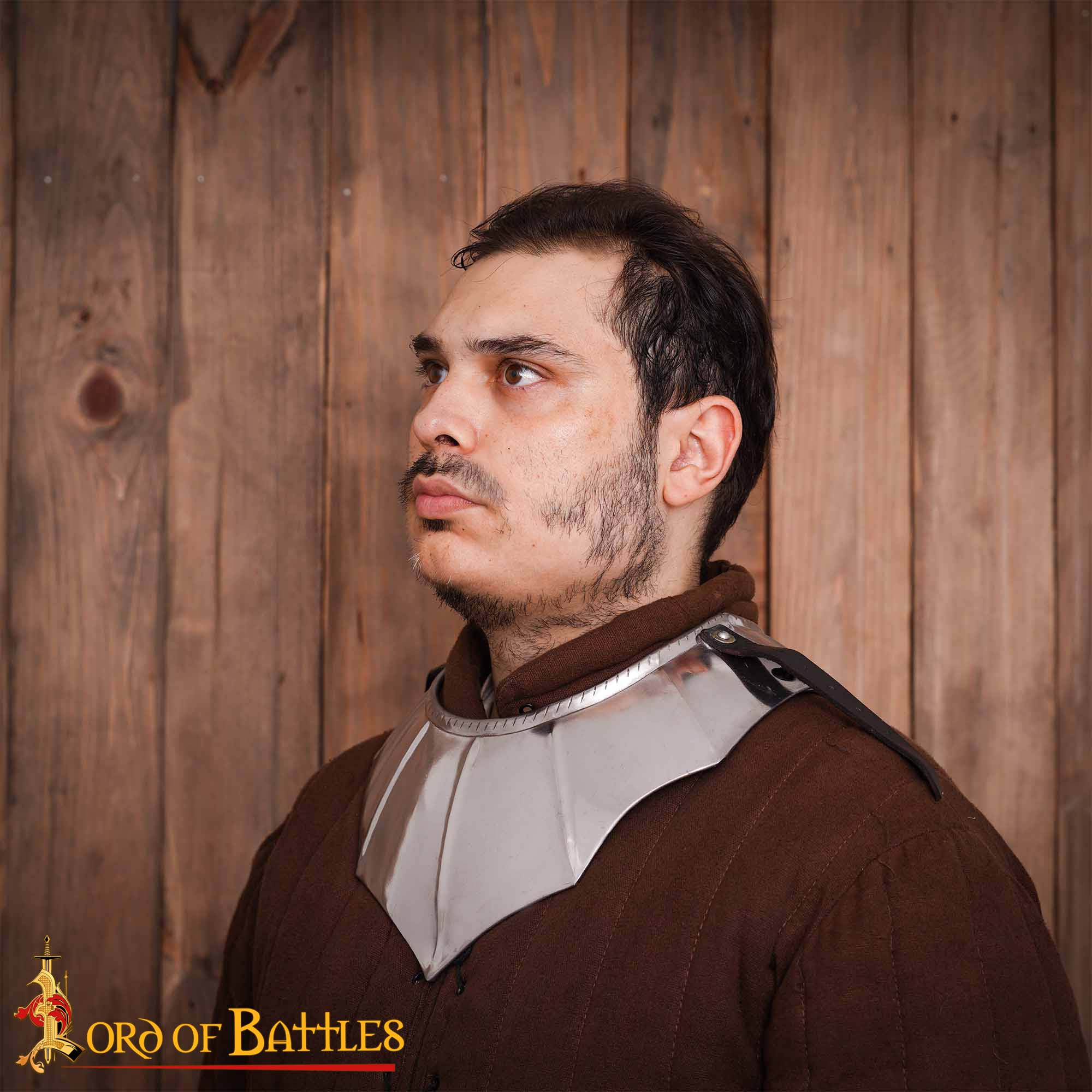 Gorget Caballero Gótico con Bordes Estriados y Diseño de Cuerda Calibre 16 - Imagen 2