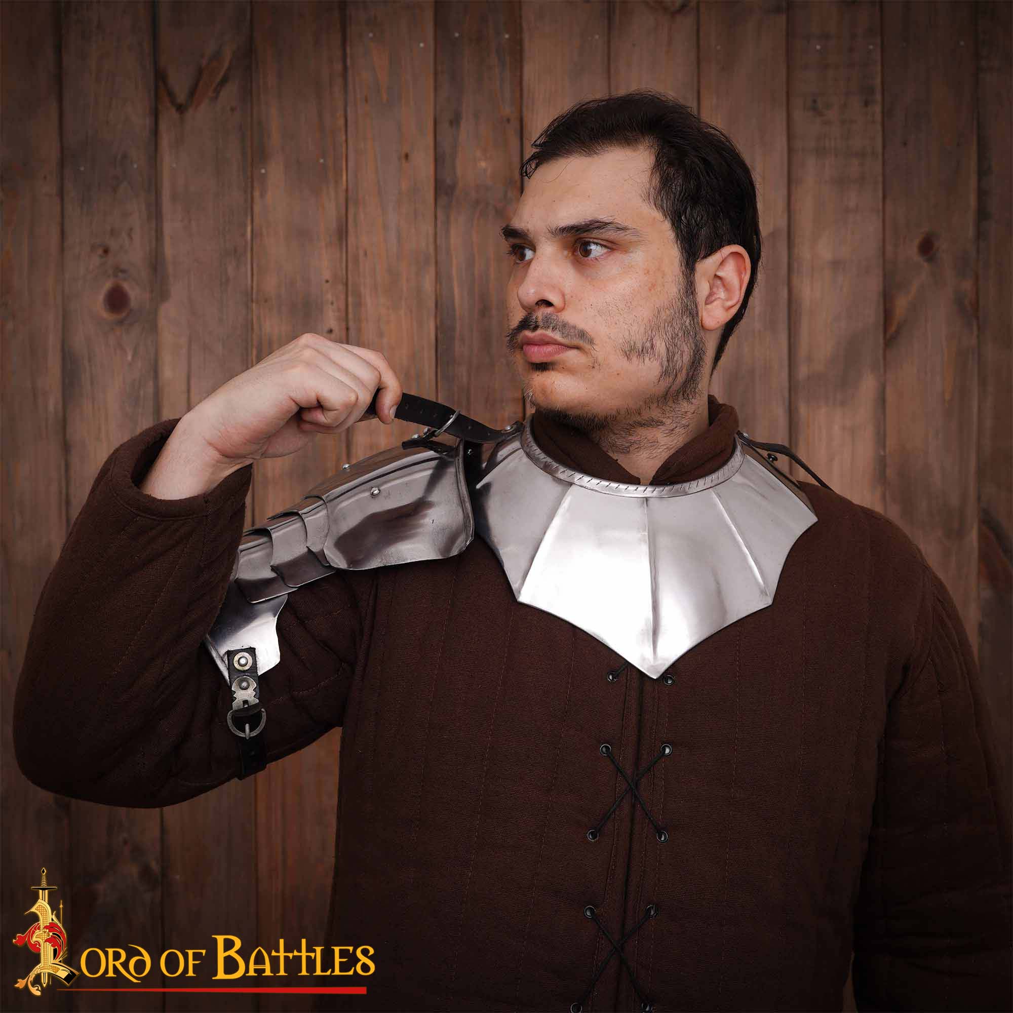 Gorget Caballero Gótico con Bordes Estriados y Diseño de Cuerda Calibre 16 - Imagen 5