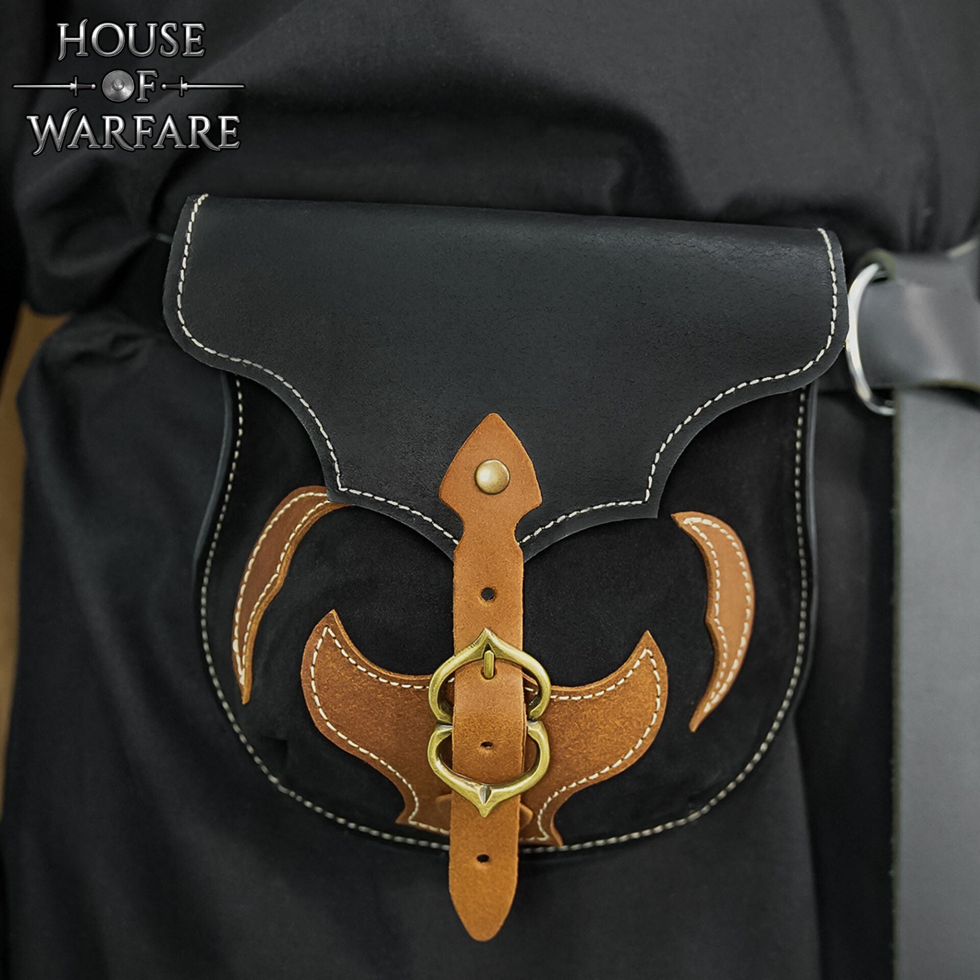 Riñonera Medieval Artesanal de Cuero con Hebilla de Latón y Apliques Marrones - Imagen 1