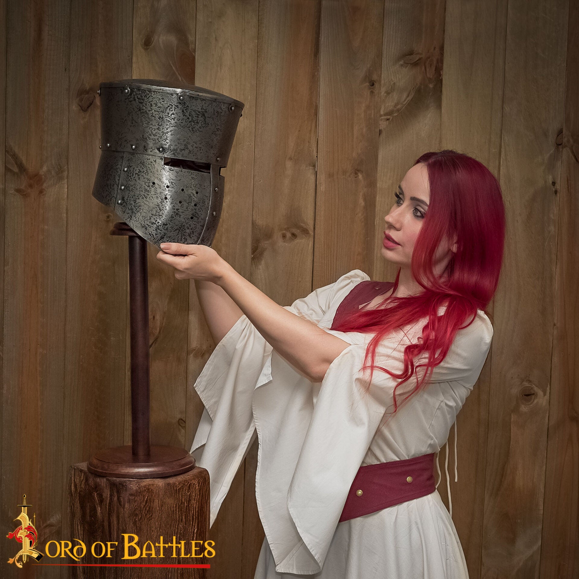 Soporte de Madera Desmontable Hecho a Mano para Cascos con o sin Aventail - Imagen 6