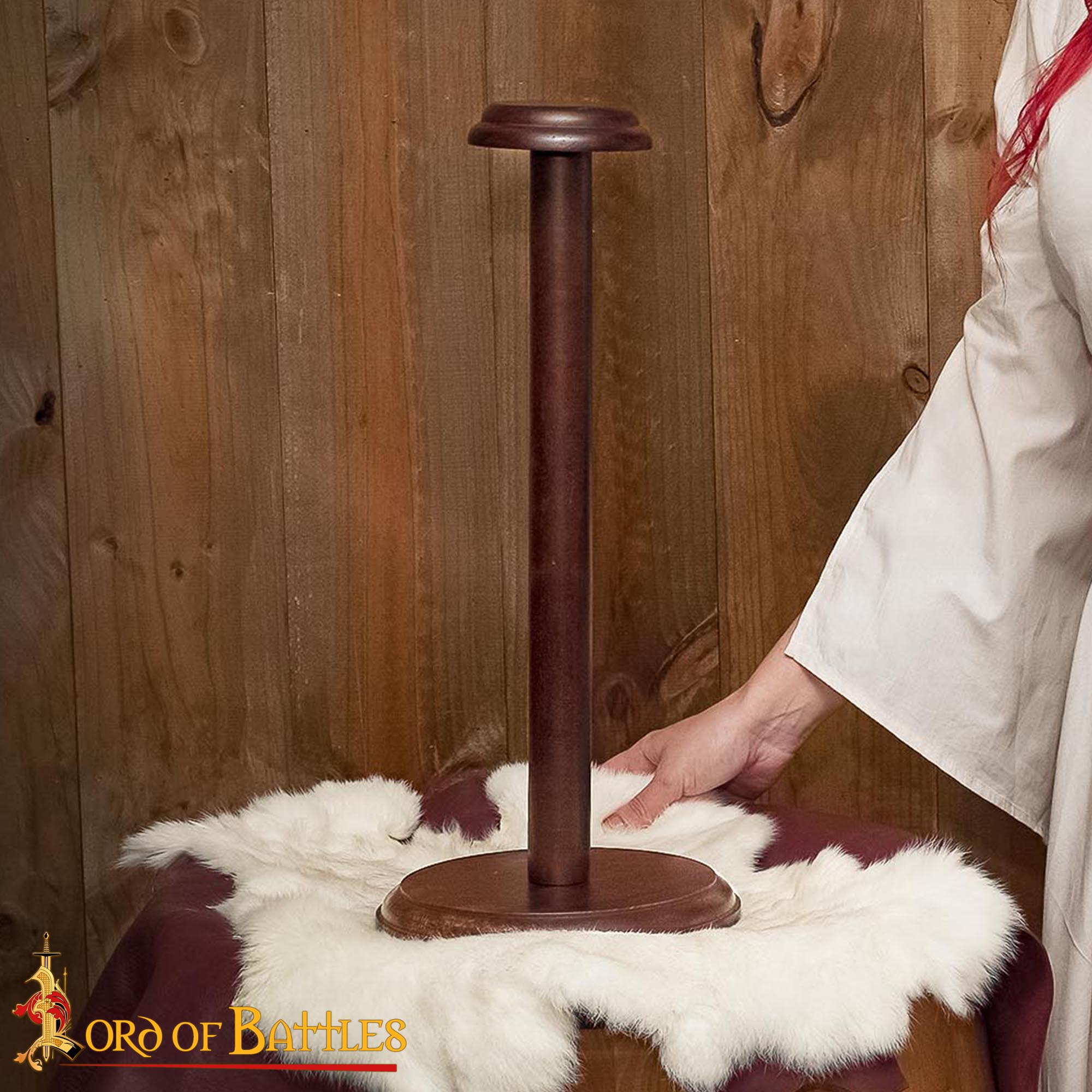 Soporte de Madera Desmontable Hecho a Mano para Cascos con o sin Aventail - Imagen 1