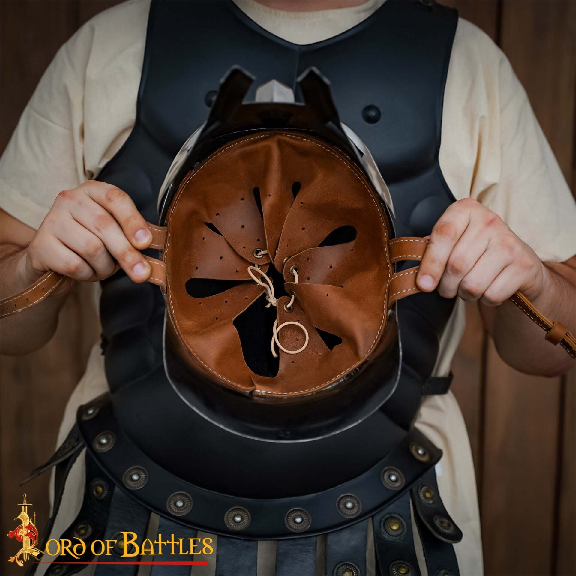 Casco de Gladiador Maximus - Acero Pulido con Forro de Cuero Armadura de Gladiador Romano - Imagen 6