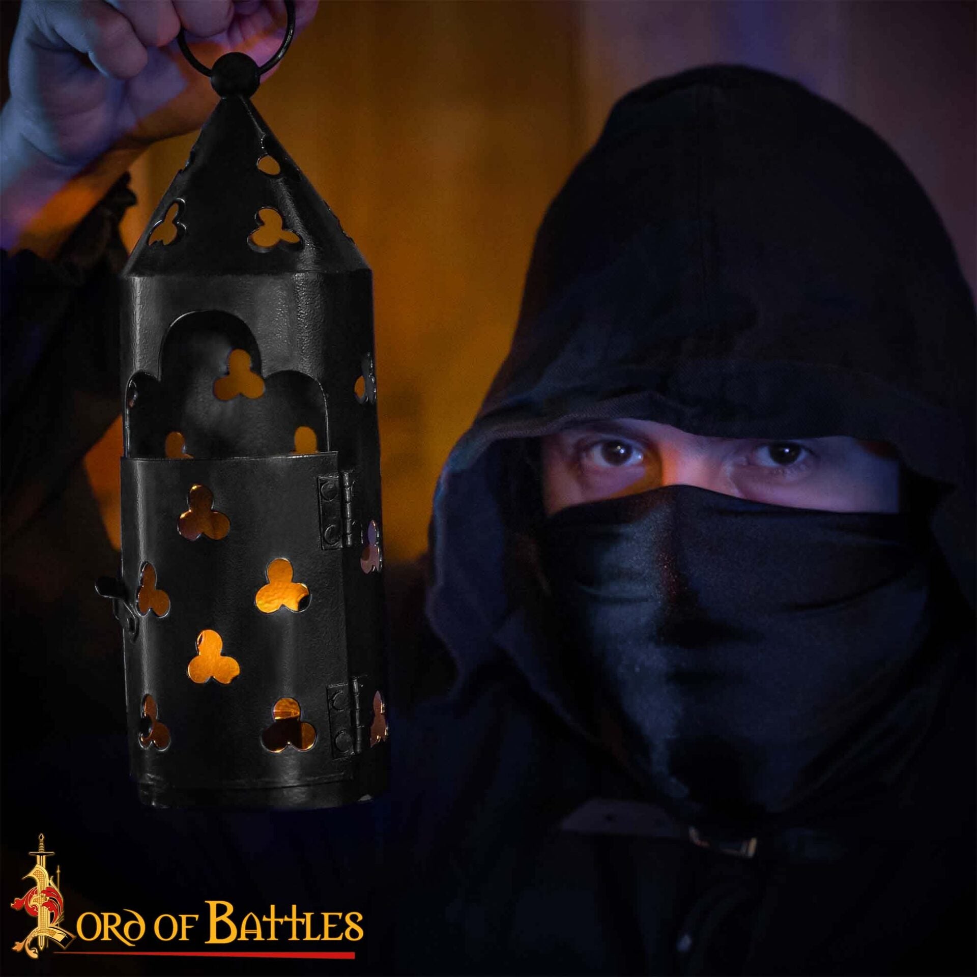 Farol Medieval de Hierro para Velas con Recortes de Trébol y Asa Anular - Imagen 9